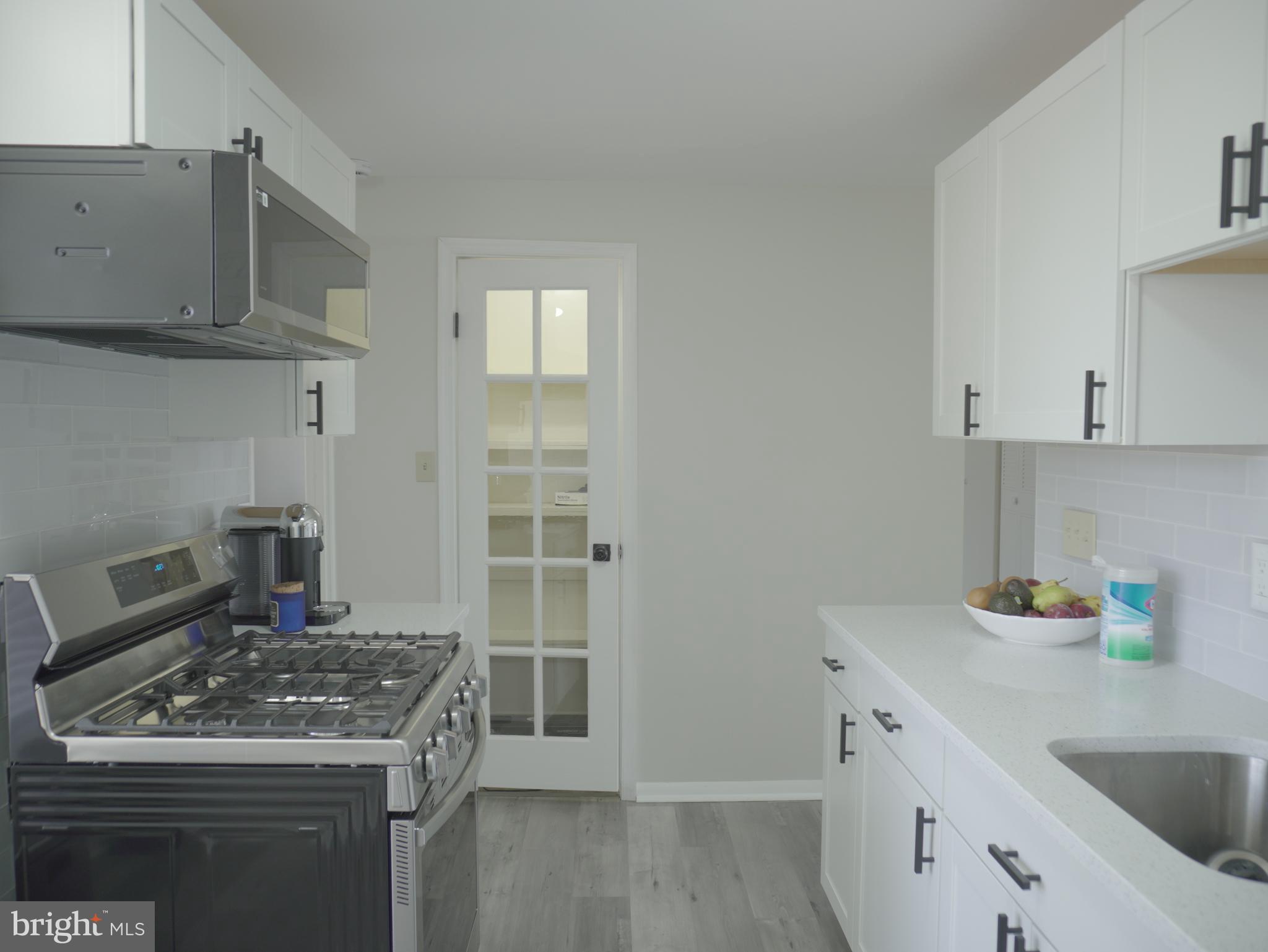 HUNTLEY SQUARE CONDOMINIUMS - Residential