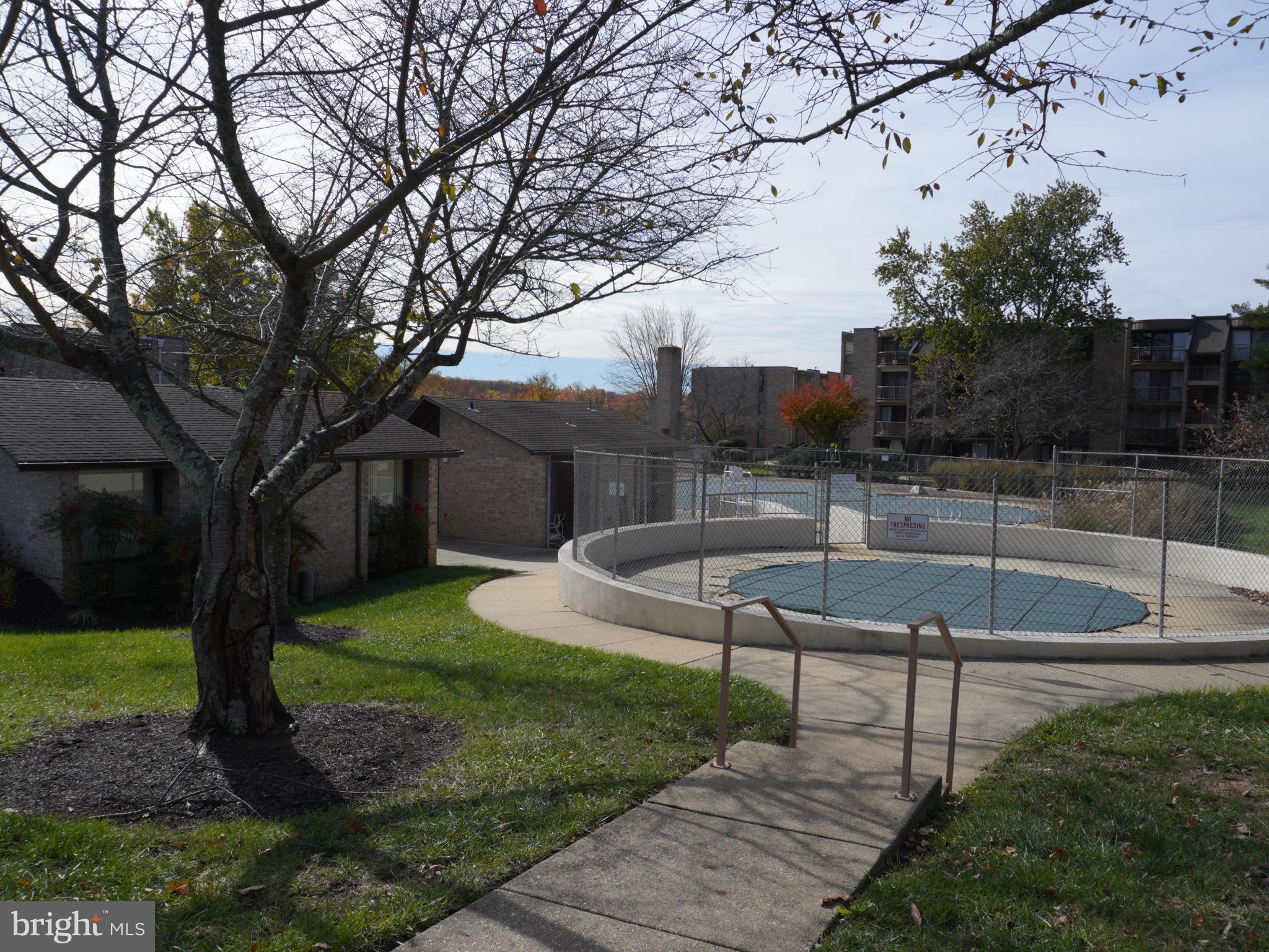 HUNTLEY SQUARE CONDOMINIUMS - Residential