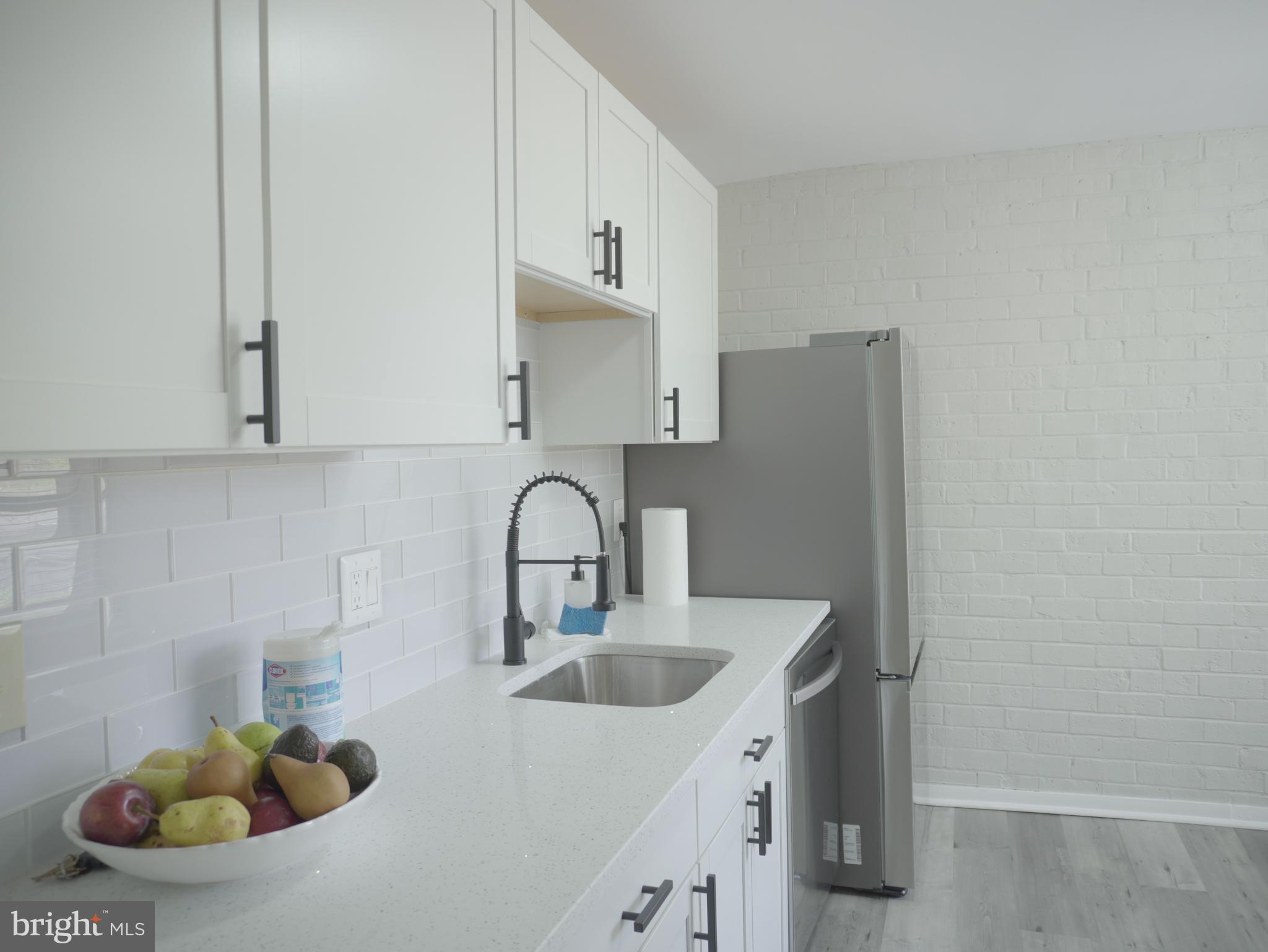 HUNTLEY SQUARE CONDOMINIUMS - Residential