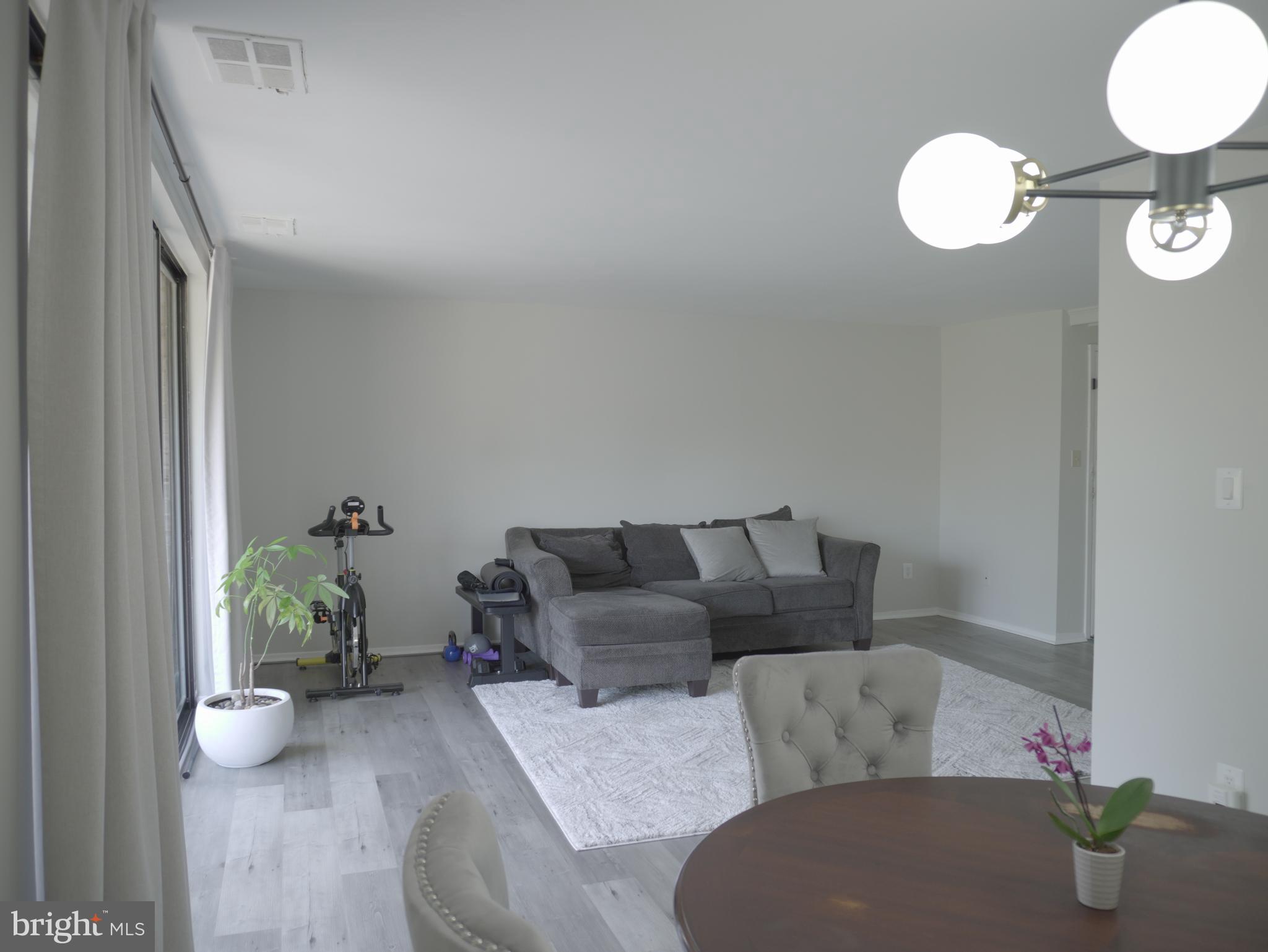 HUNTLEY SQUARE CONDOMINIUMS - Residential