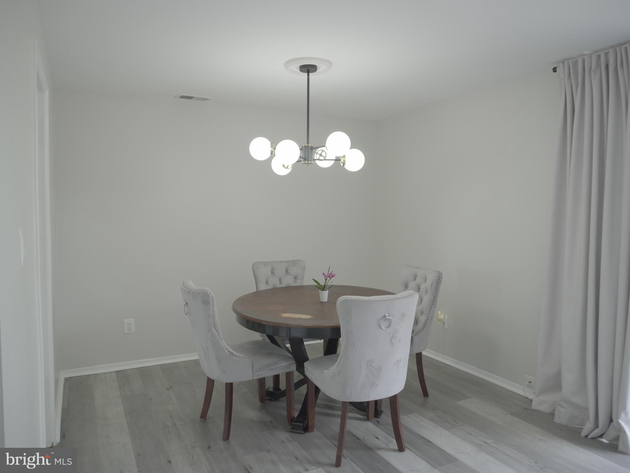 HUNTLEY SQUARE CONDOMINIUMS - Residential