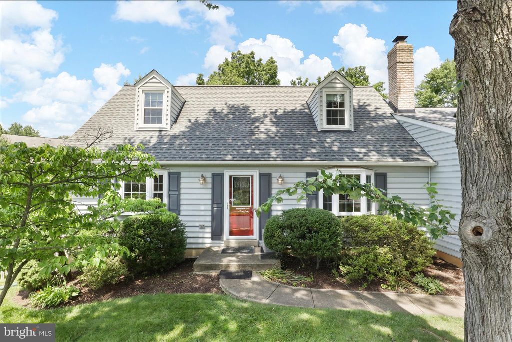 Photo of 10118 Spinning Wheel Court, FAIRFAX, VA 22032 (MLS # VAFX2292658)