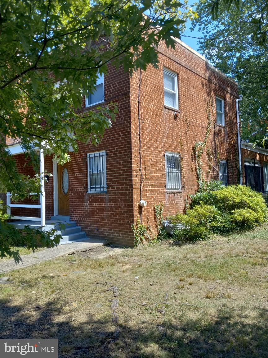 CAPITOL HEIGHTS - Residential Lease