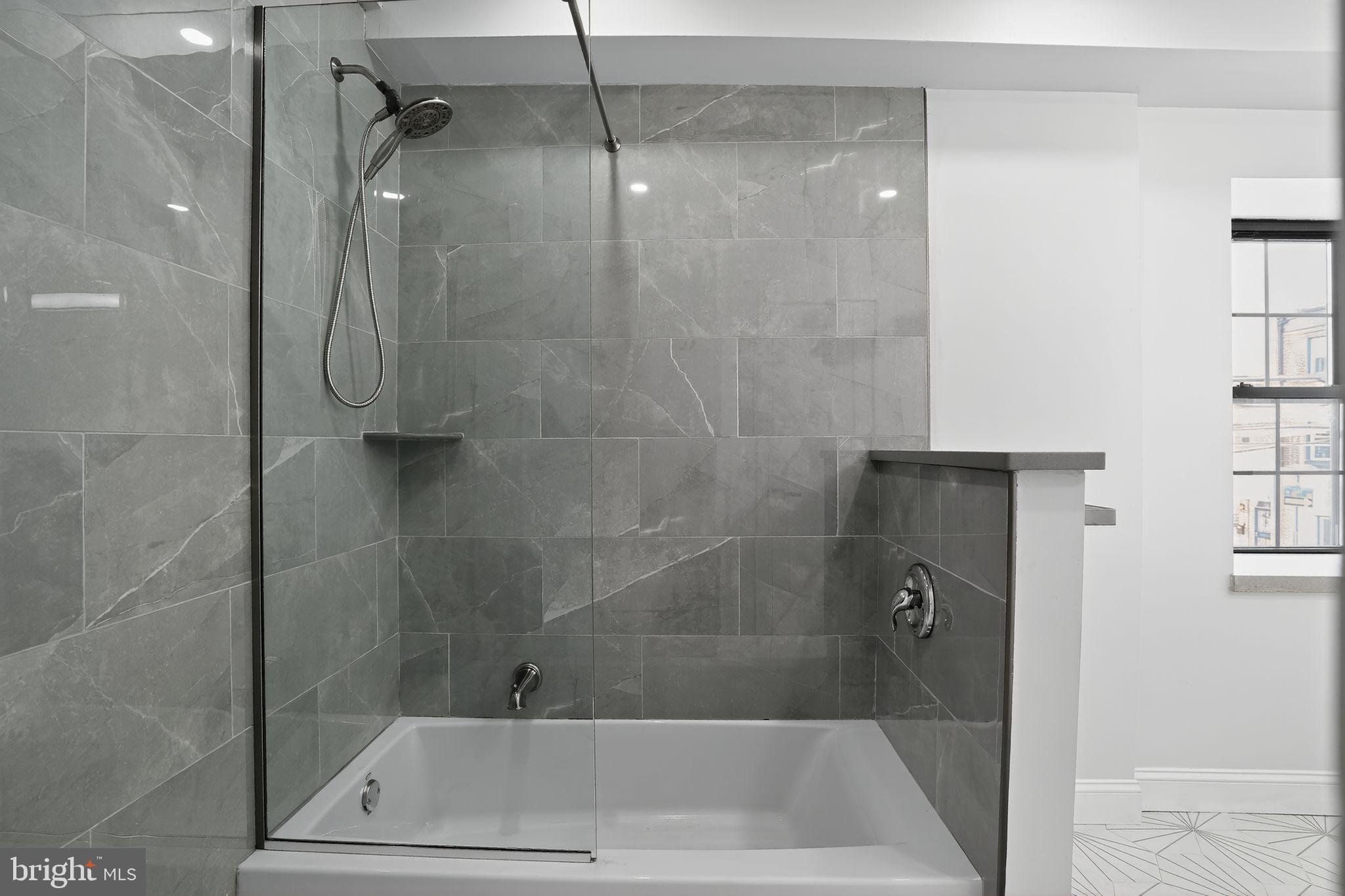 DICKINSON NARROWS - Residential