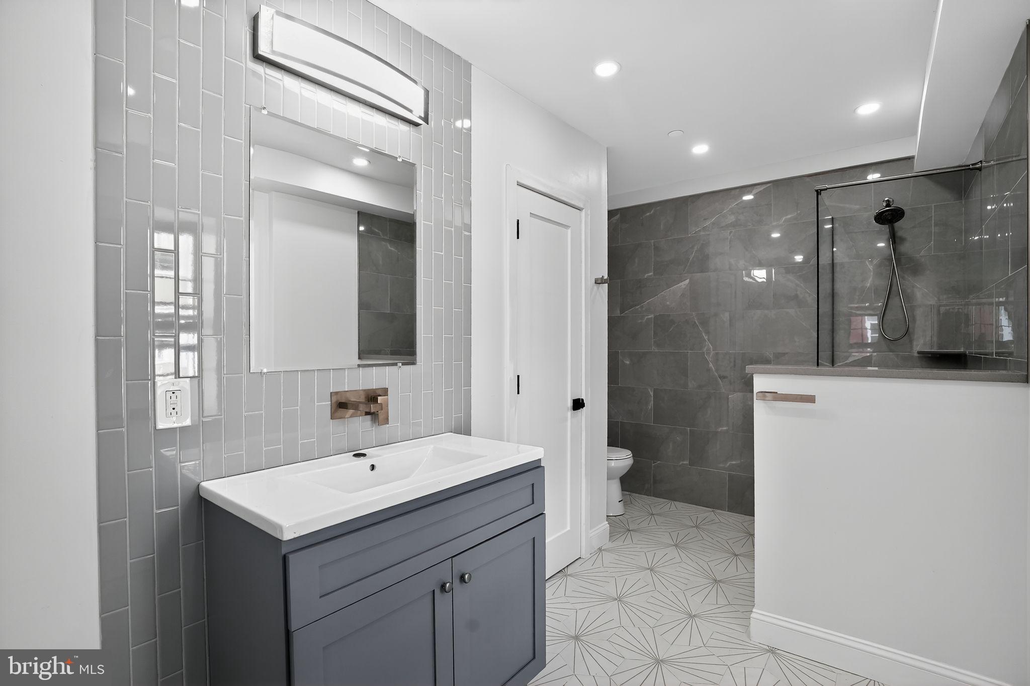 DICKINSON NARROWS - Residential