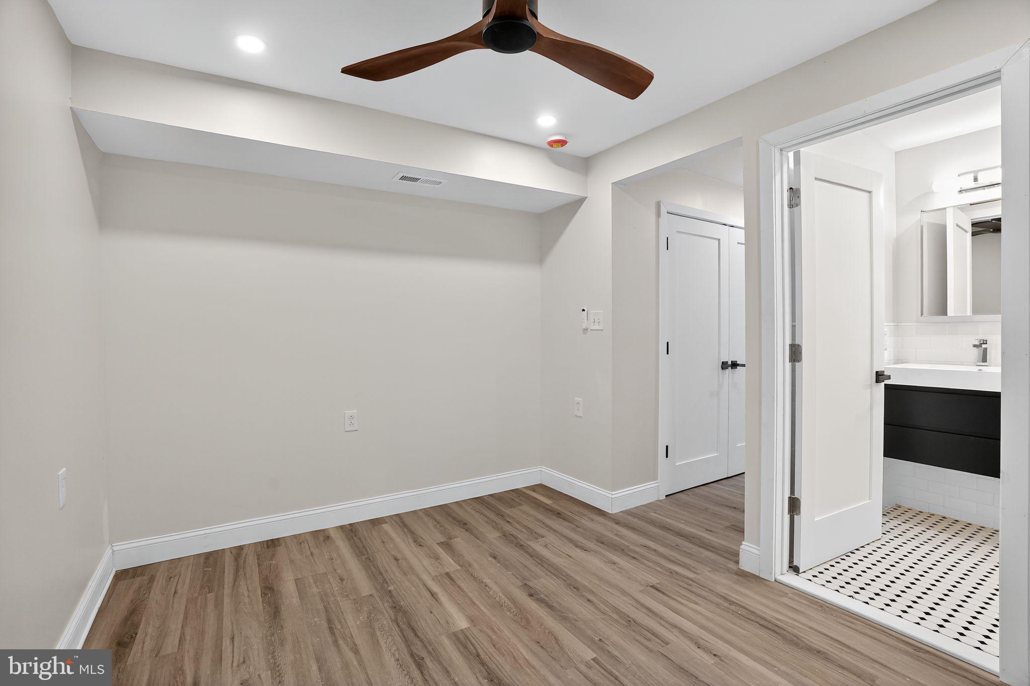 DICKINSON NARROWS - Residential