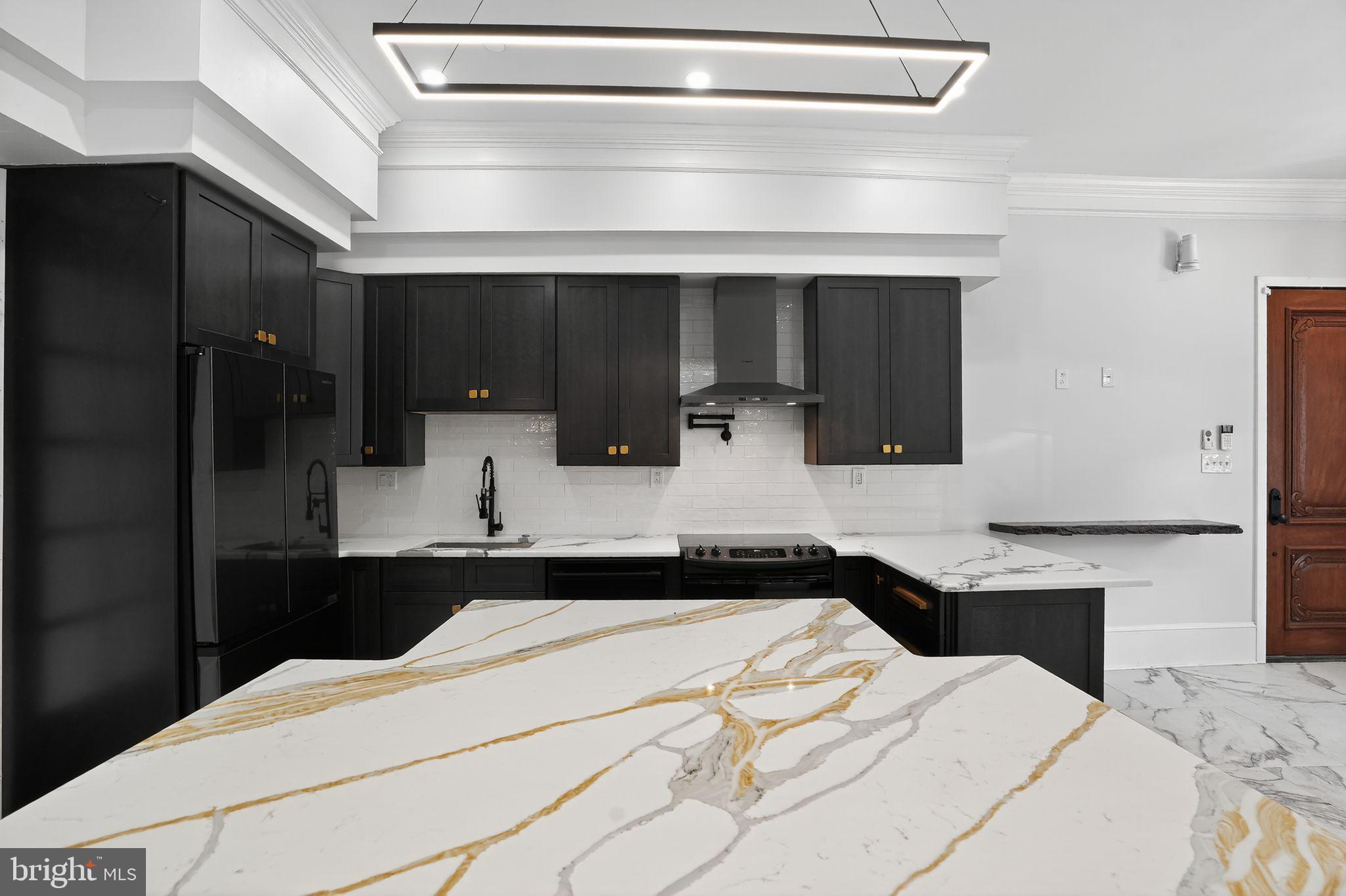 DICKINSON NARROWS - Residential