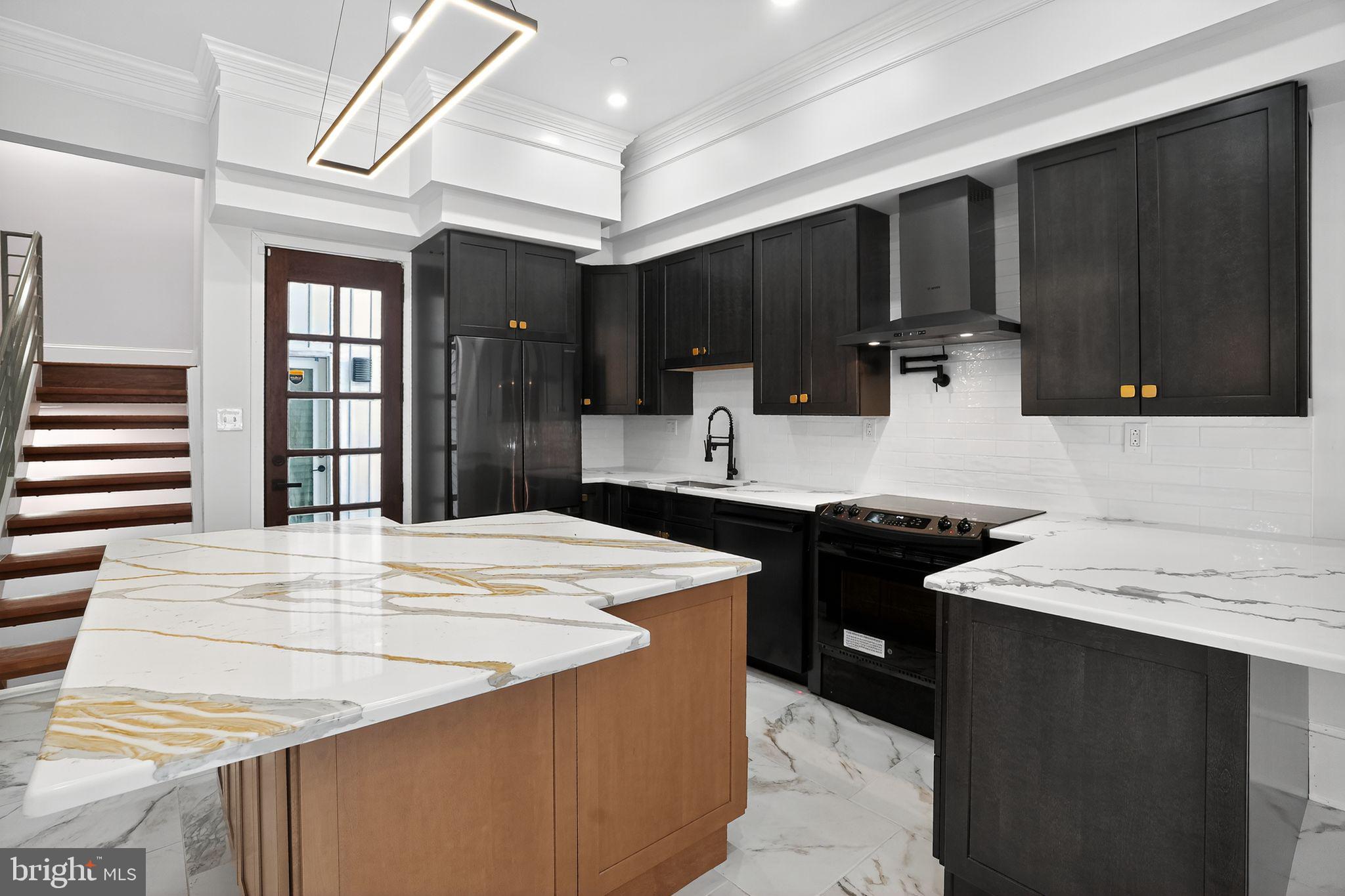 DICKINSON NARROWS - Residential