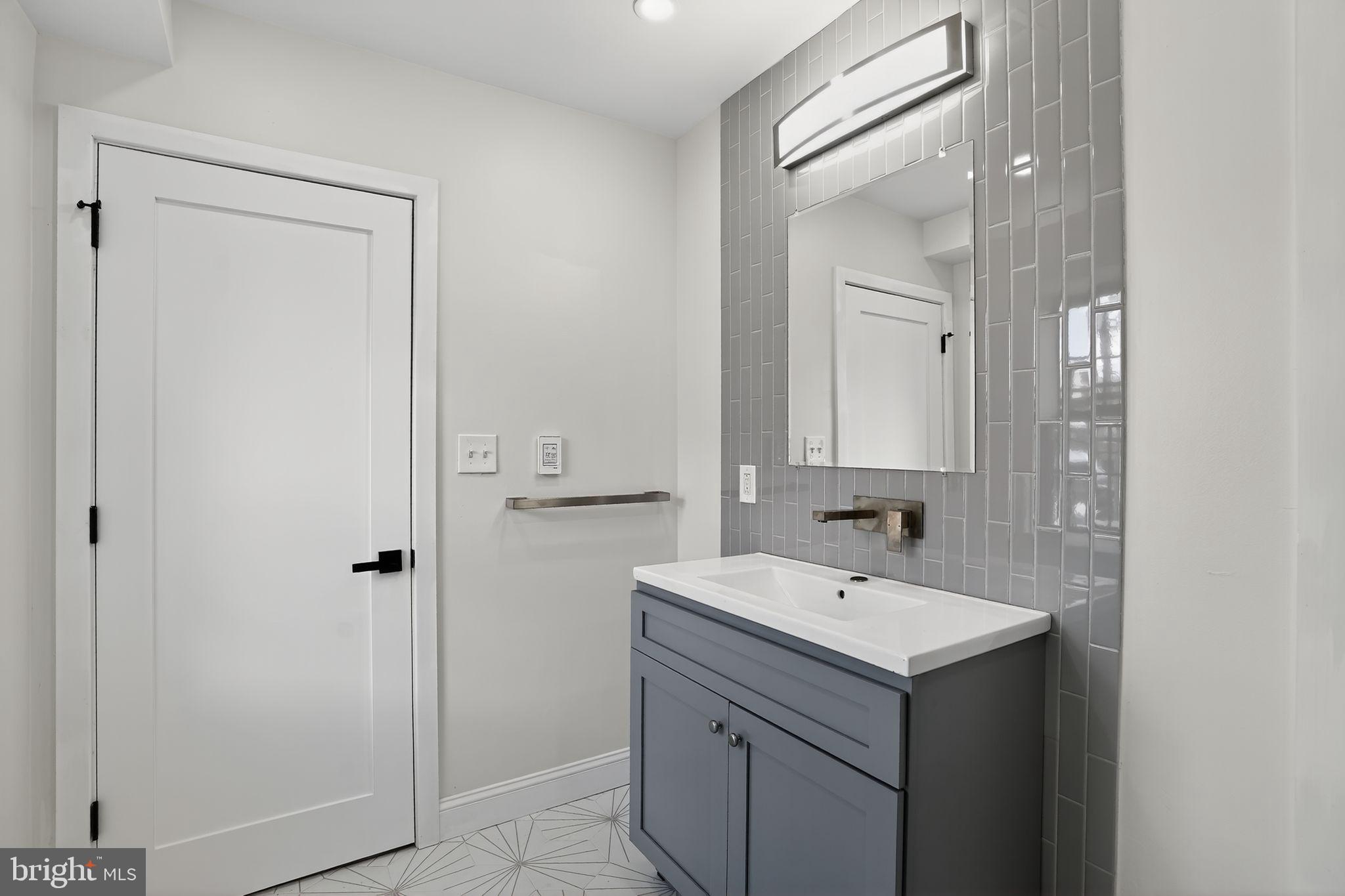 DICKINSON NARROWS - Residential