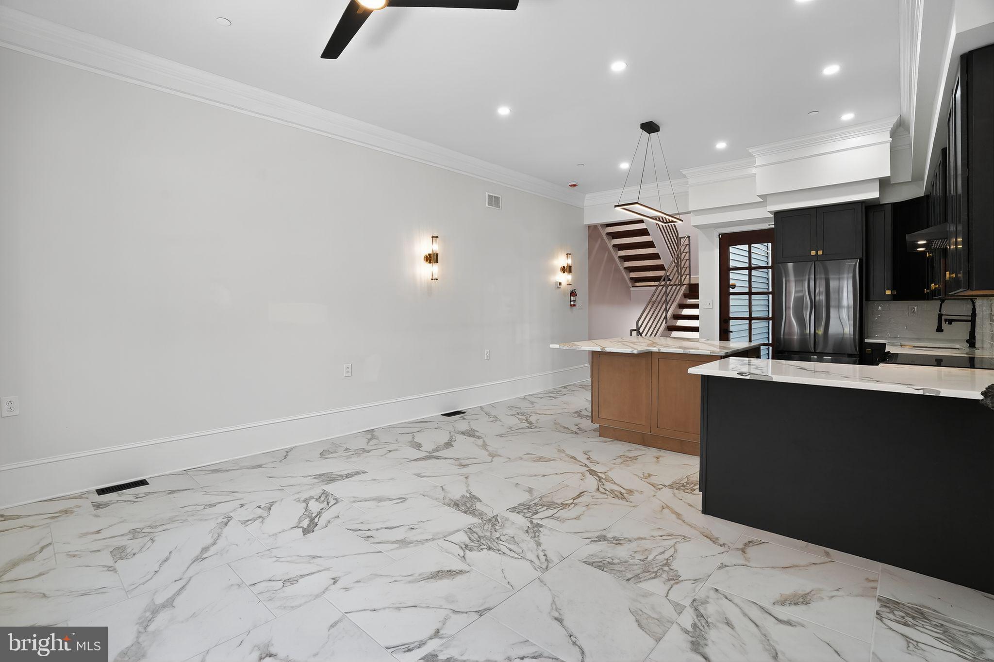 DICKINSON NARROWS - Residential