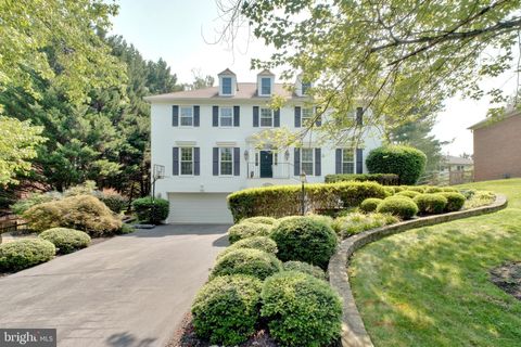 Photo of 11141 Willowbrook Drive, POTOMAC, MD 20854 (MLS # MDMC2193828)