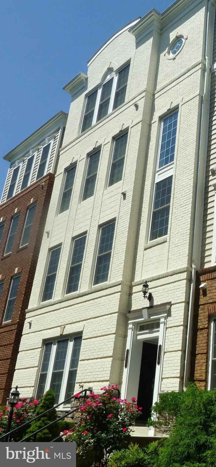 POTOMAC CLUB - Residential