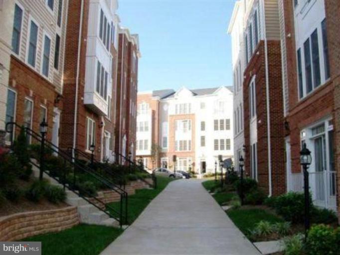 POTOMAC CLUB - Residential