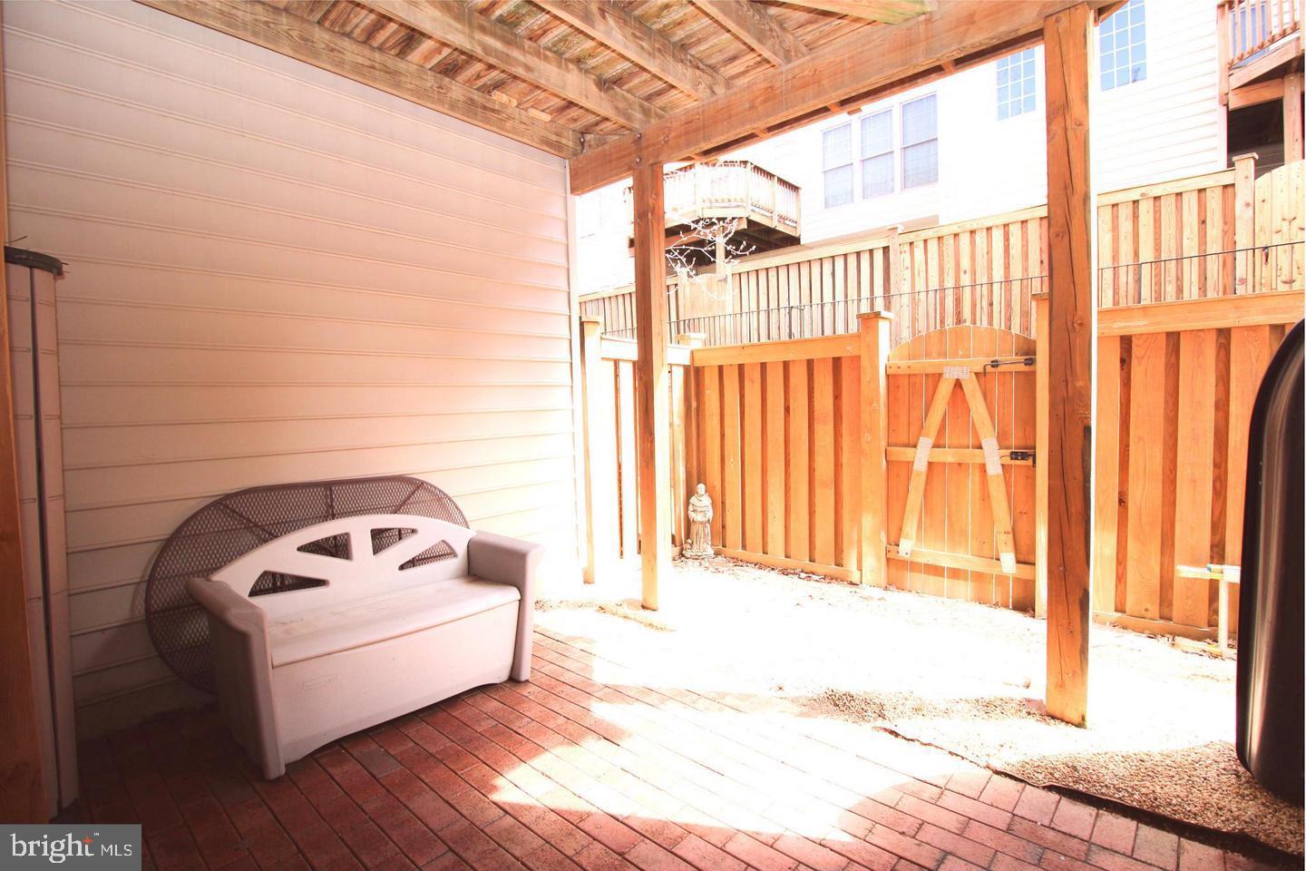 FAIR LAKES - Residential Lease