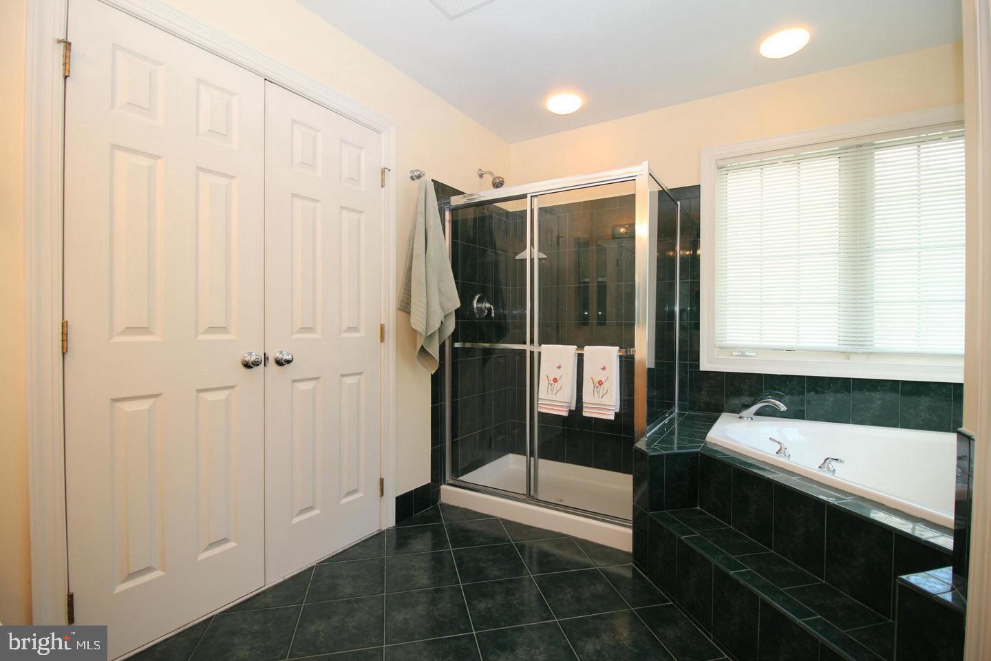 FAIR LAKES - Residential Lease