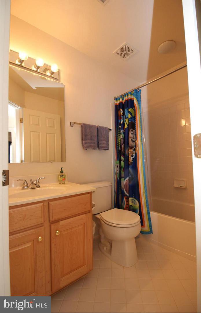 FAIR LAKES - Residential Lease