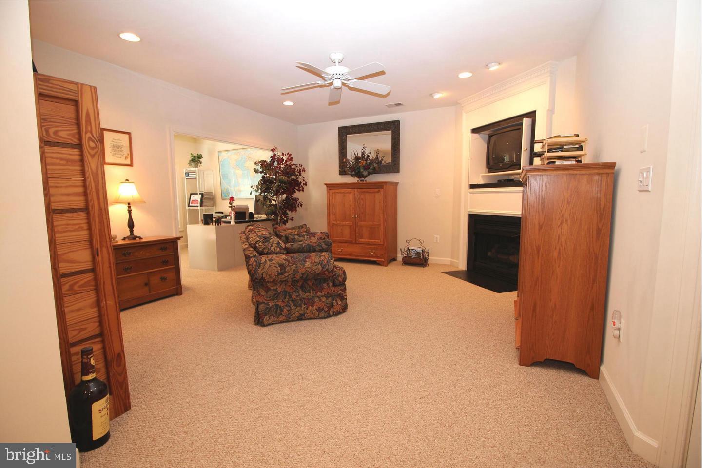 FAIR LAKES - Residential Lease