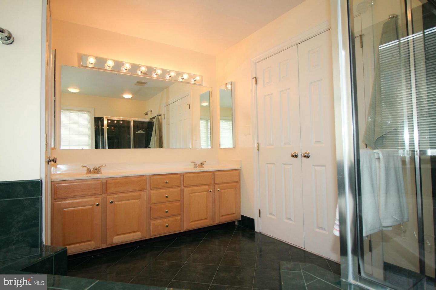 FAIR LAKES - Residential Lease