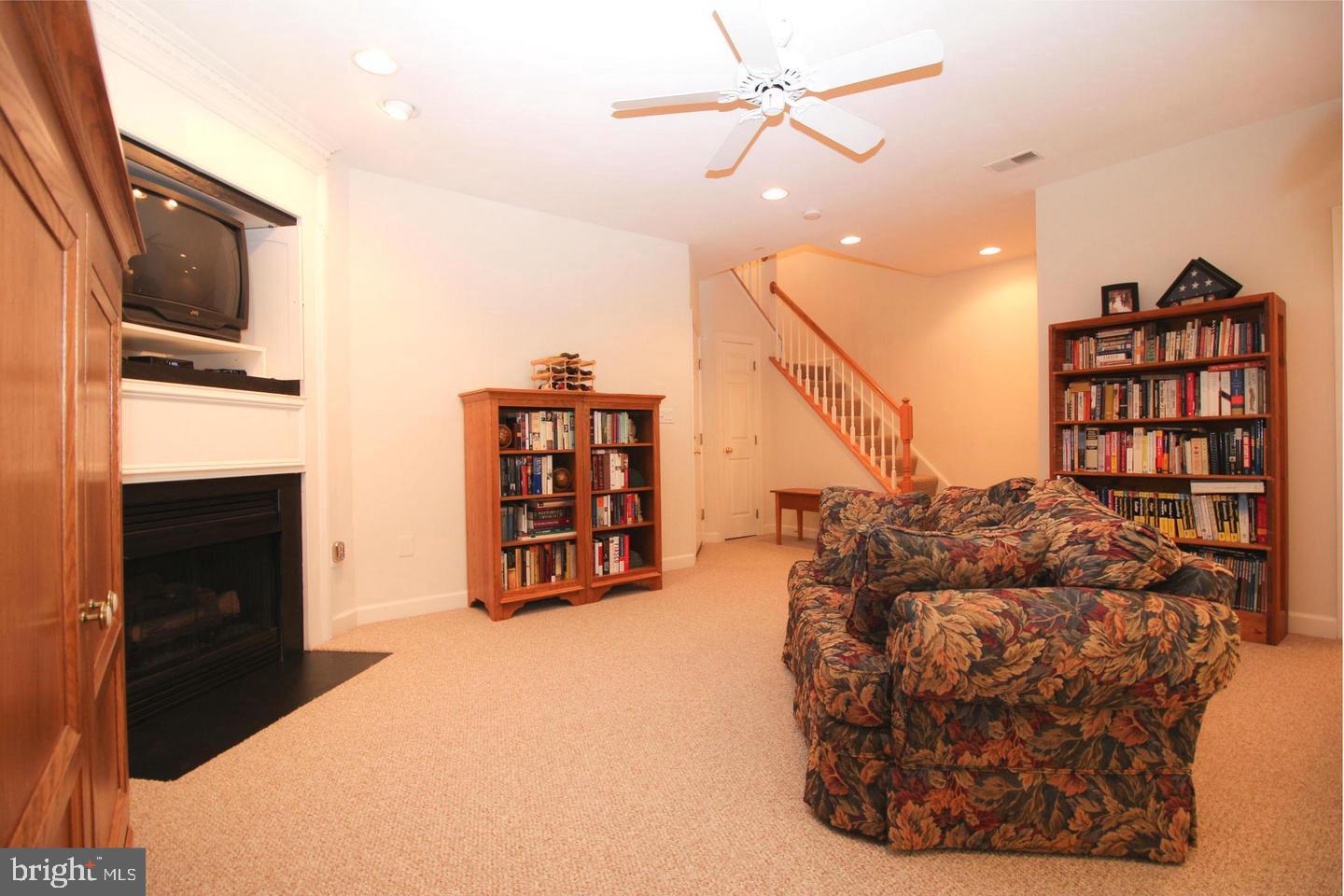 FAIR LAKES - Residential Lease