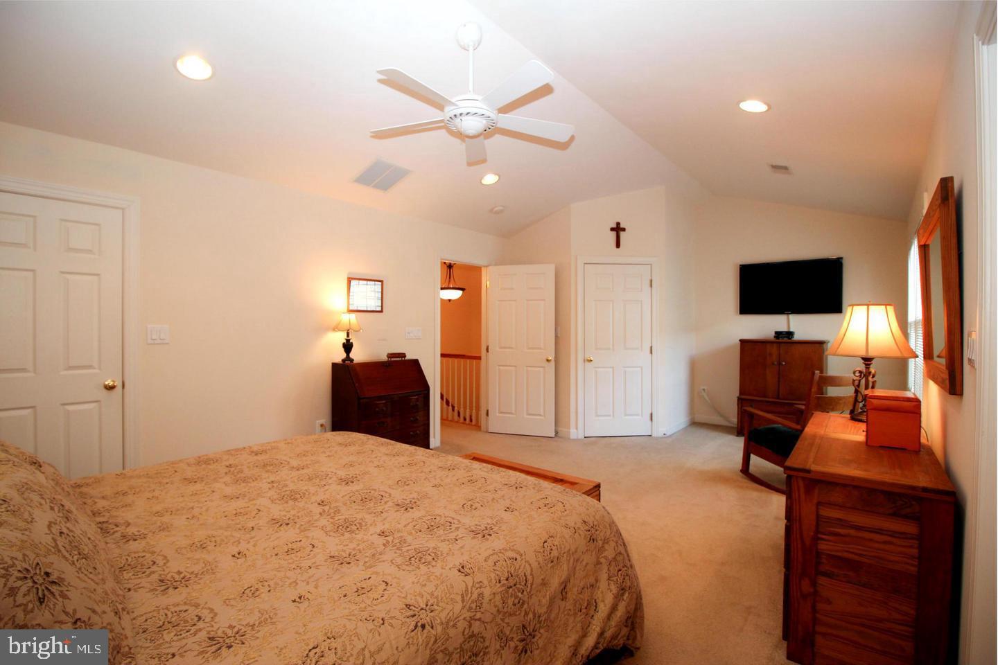 FAIR LAKES - Residential Lease