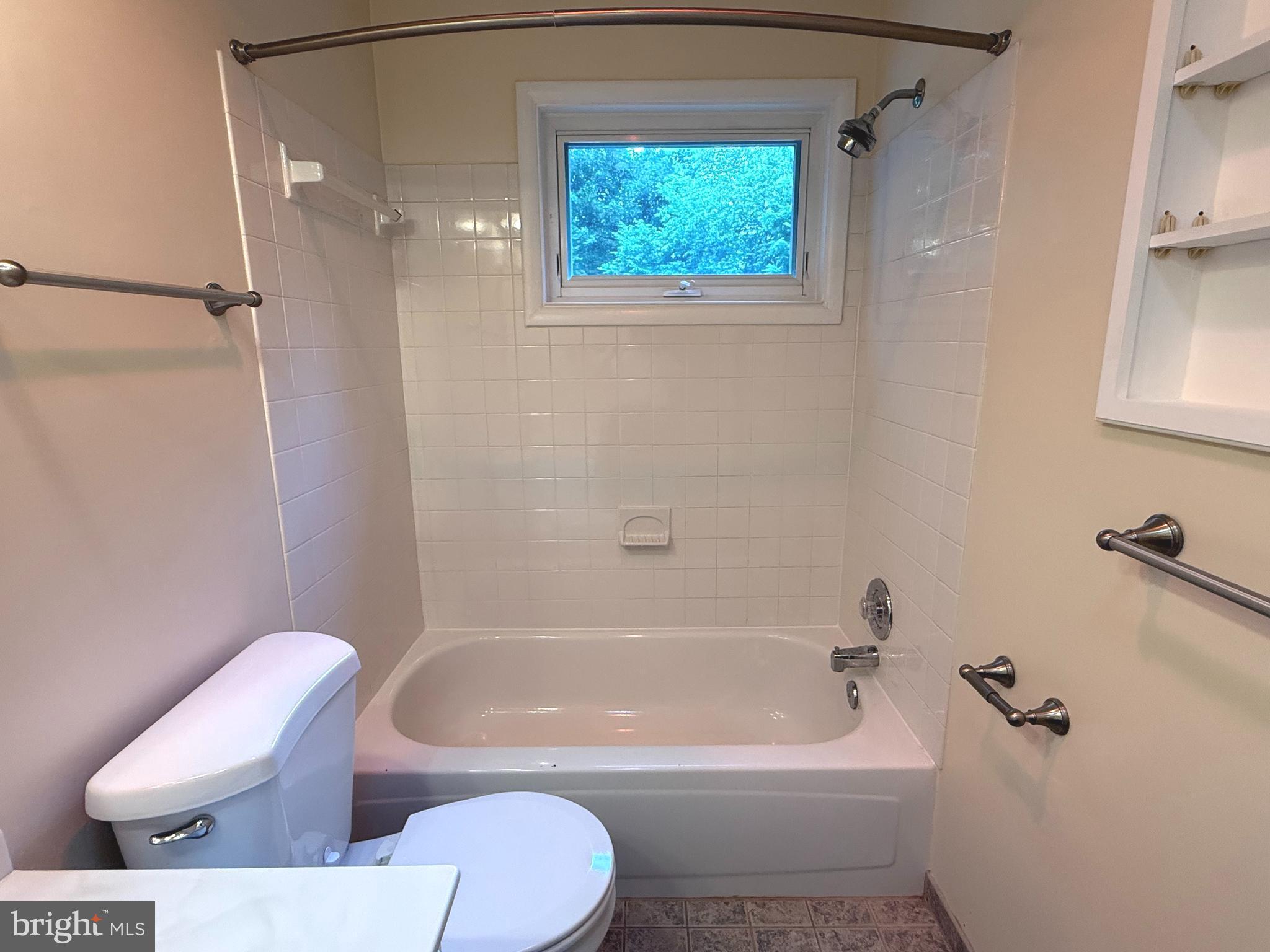 SLEEPY HOLLOW ESTATES - Residential Lease