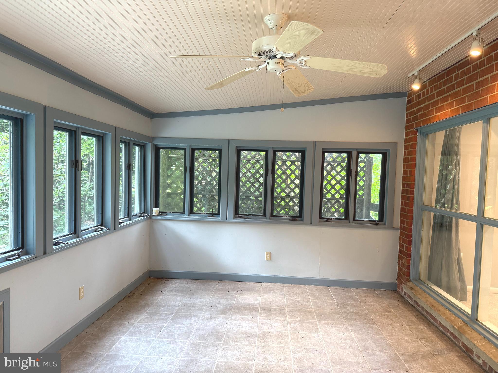 SLEEPY HOLLOW ESTATES - Residential Lease