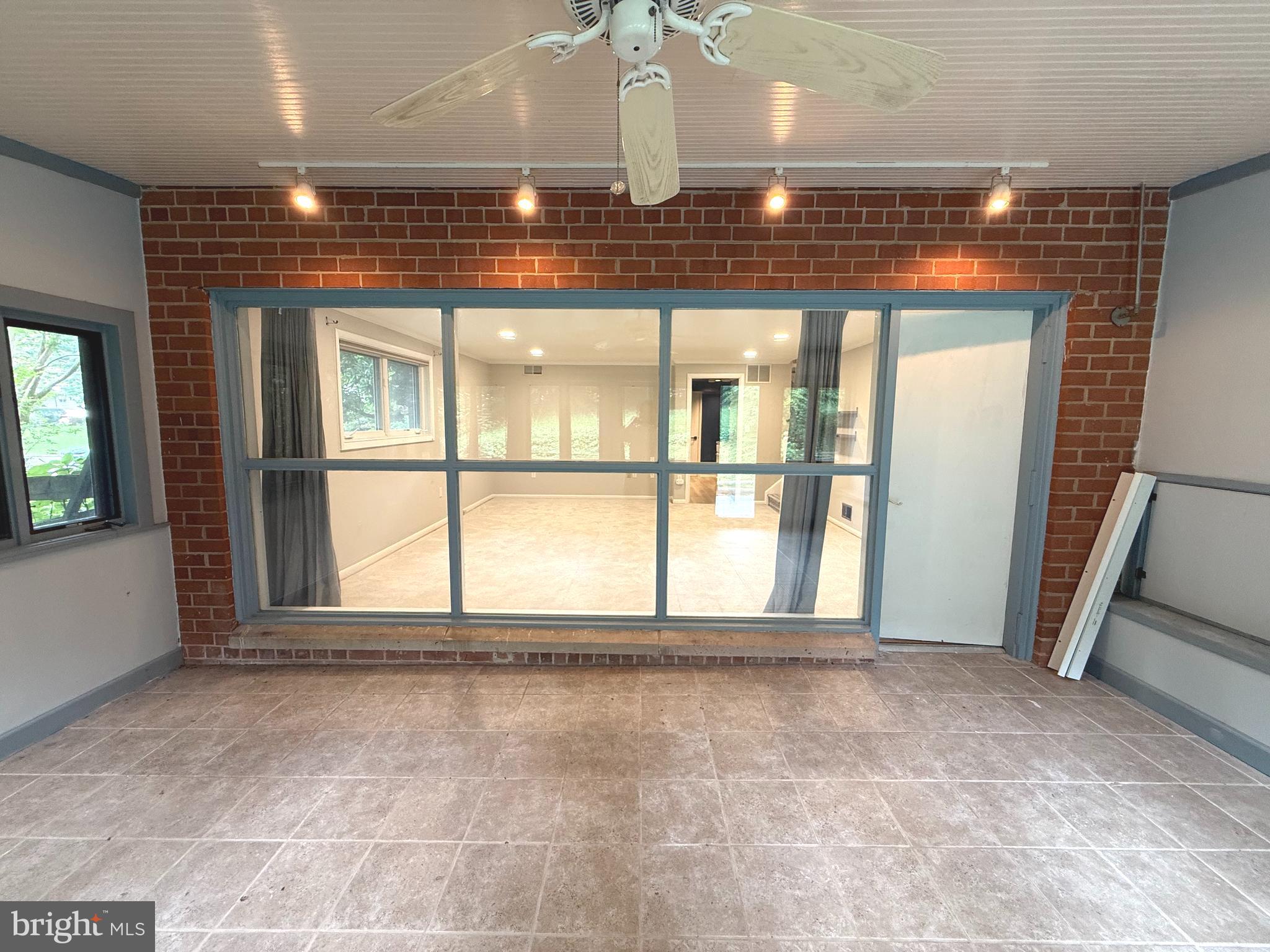 SLEEPY HOLLOW ESTATES - Residential Lease