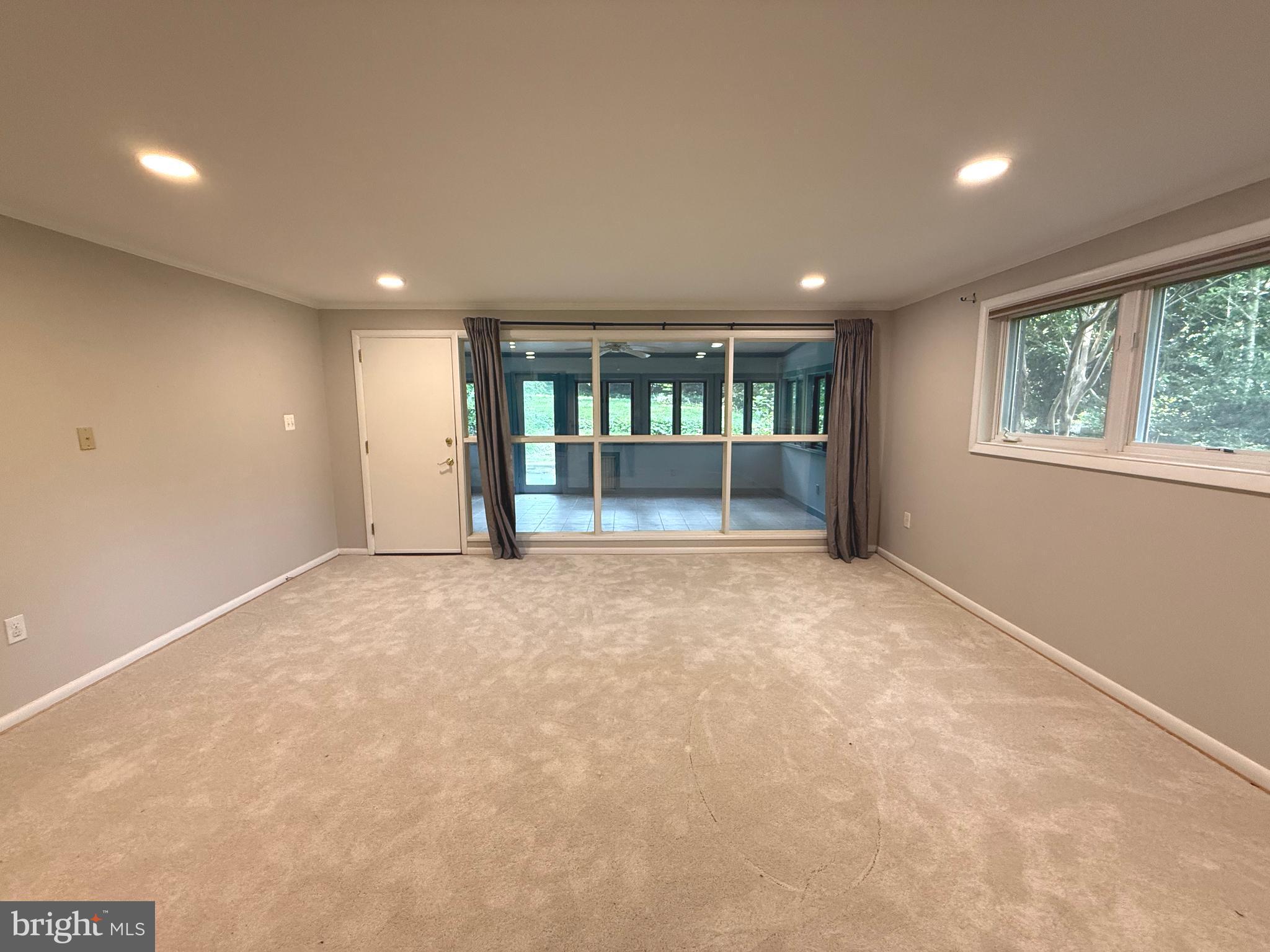 SLEEPY HOLLOW ESTATES - Residential Lease