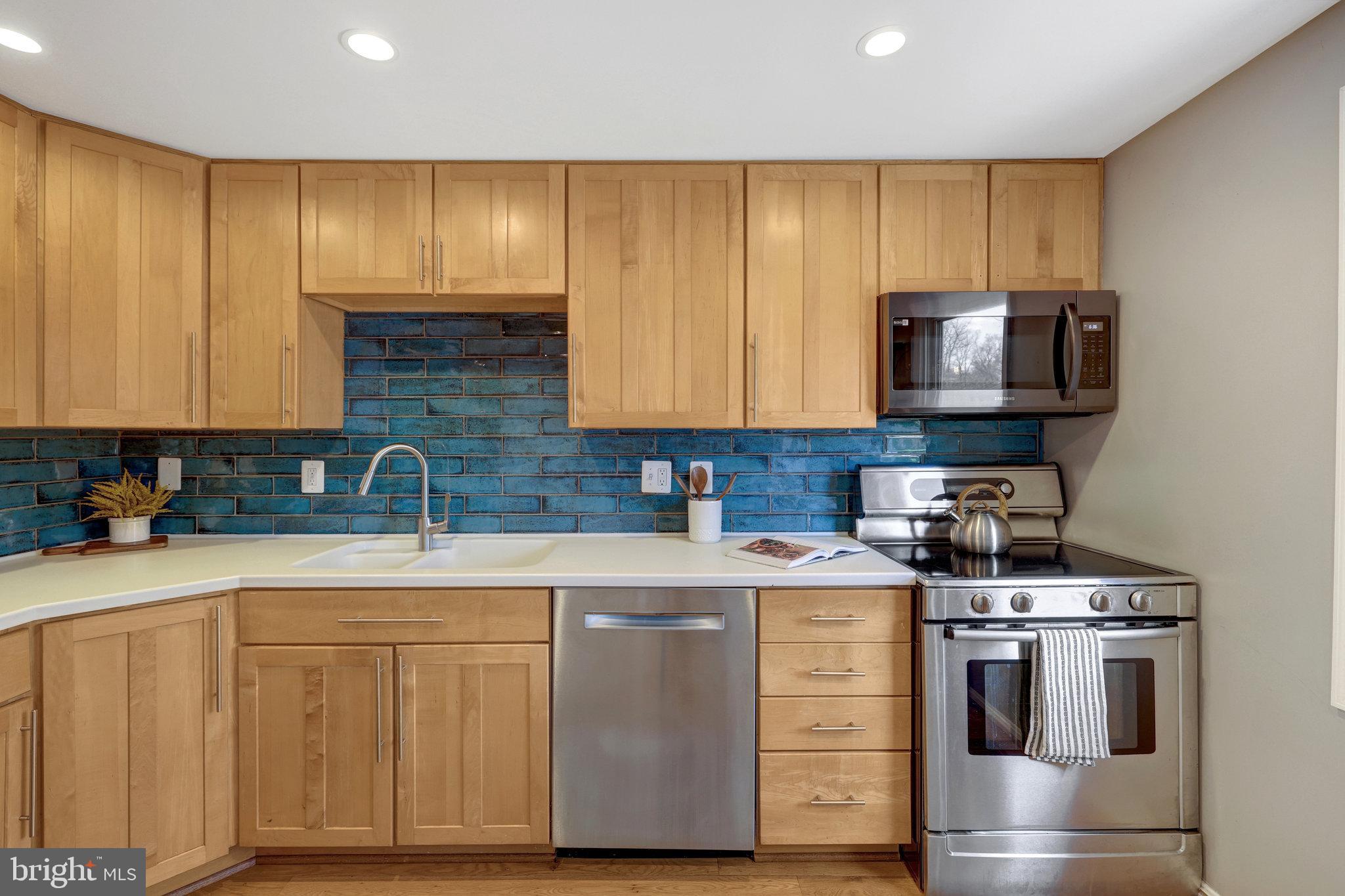 FOX MILL ESTATES - Residential