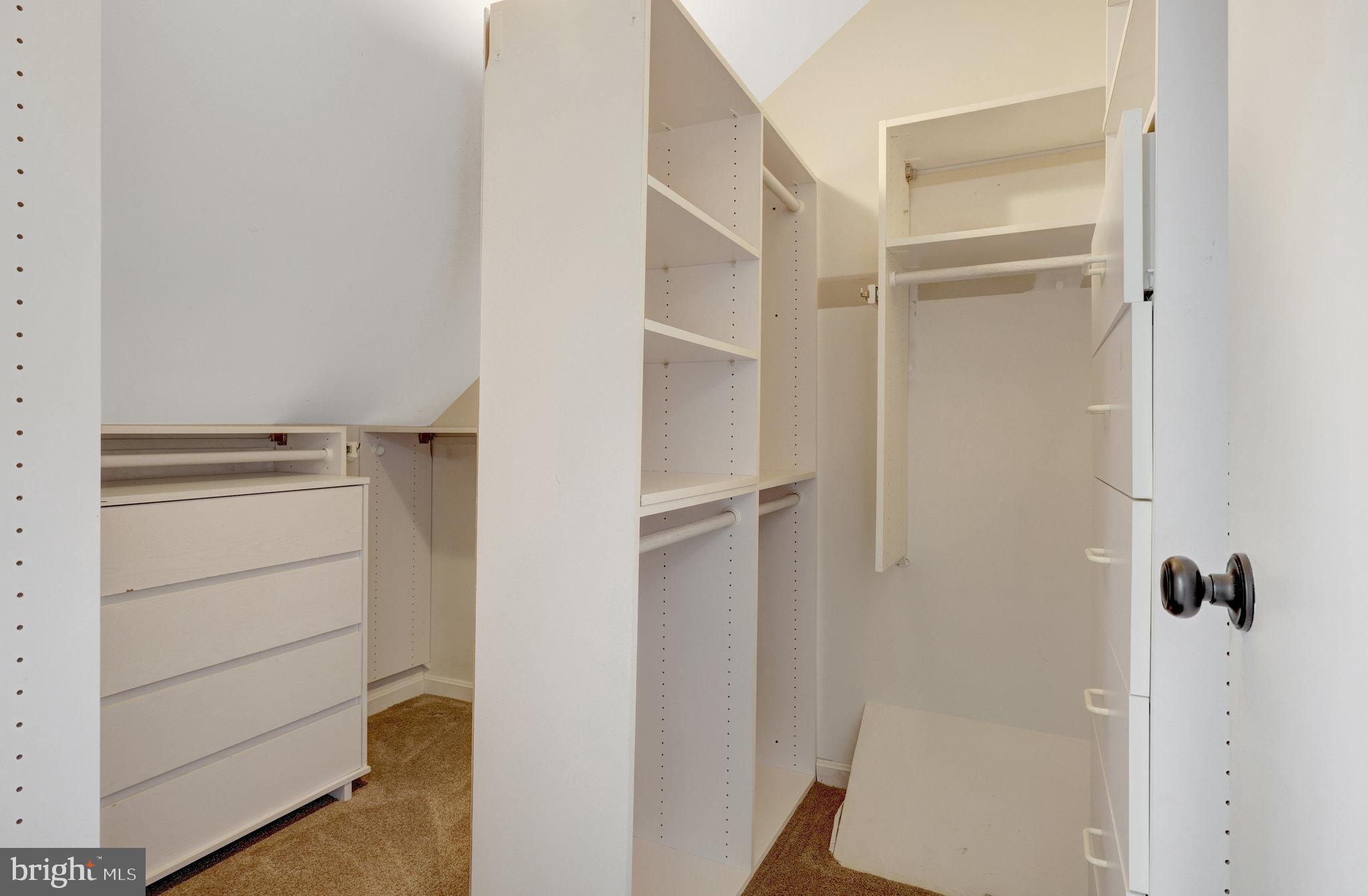 FOX MILL ESTATES - Residential