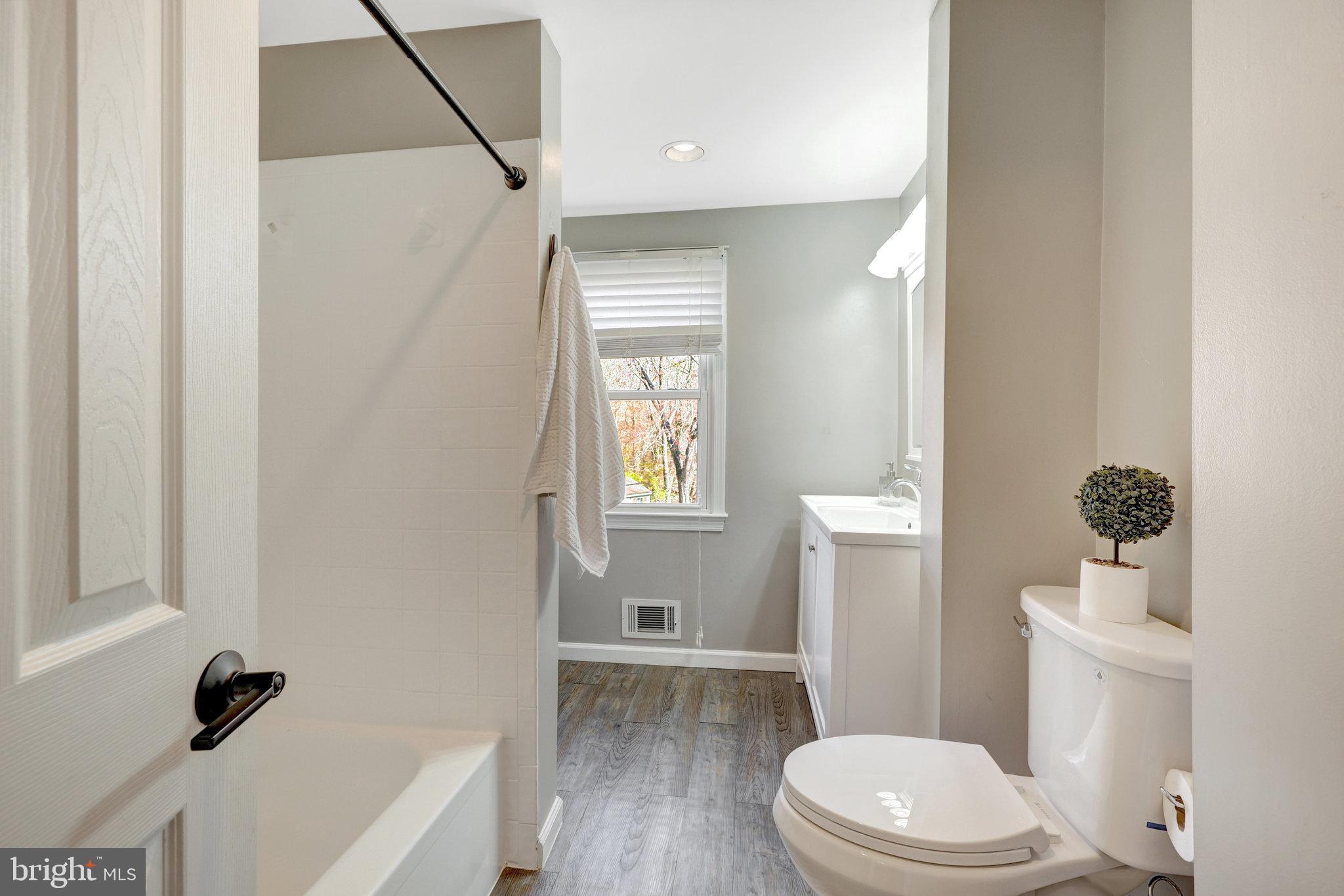 FOX MILL ESTATES - Residential