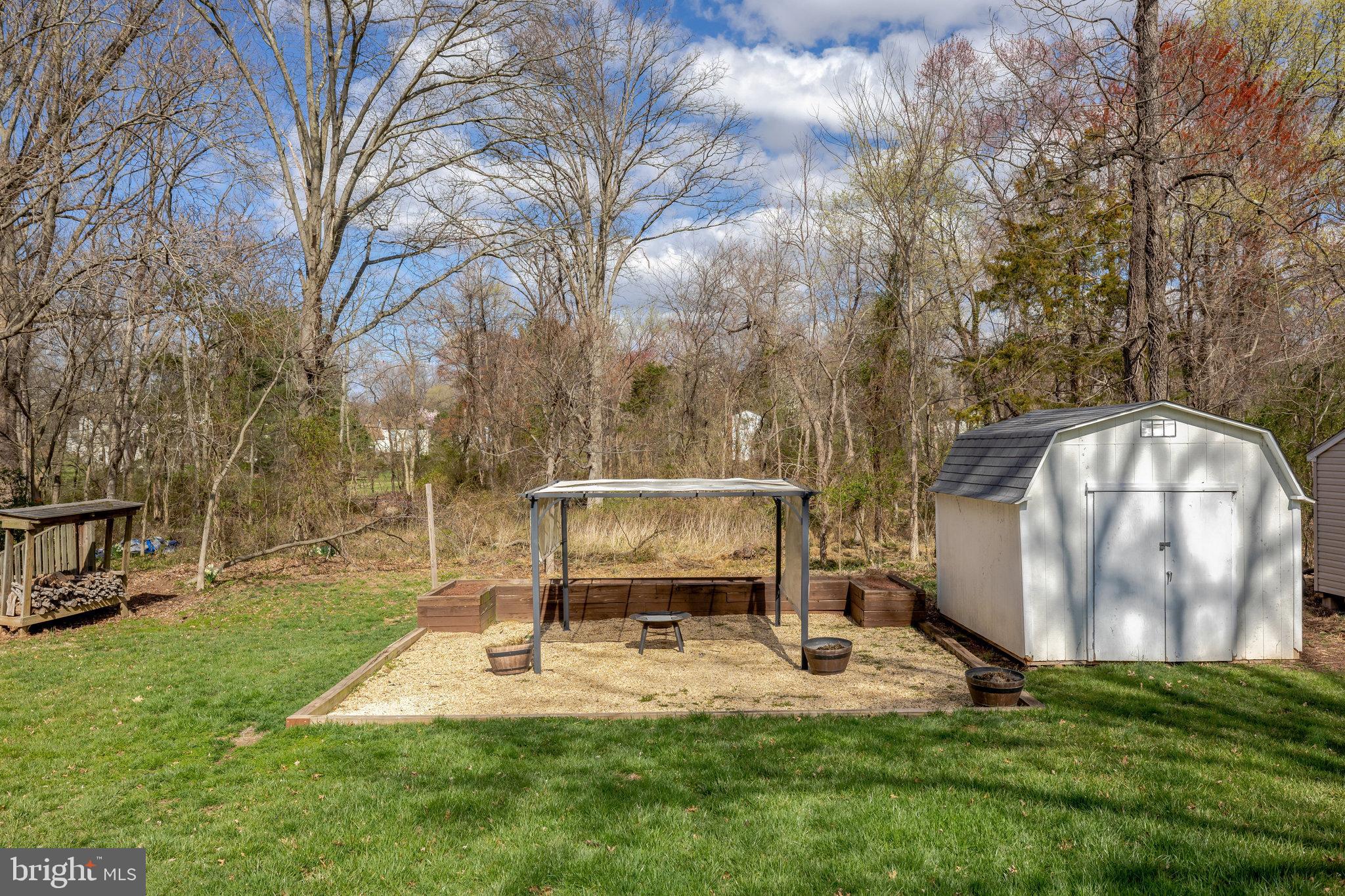 FOX MILL ESTATES - Residential