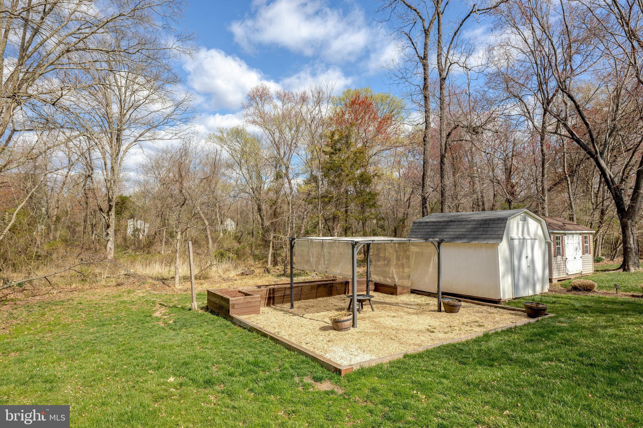 FOX MILL ESTATES - Residential