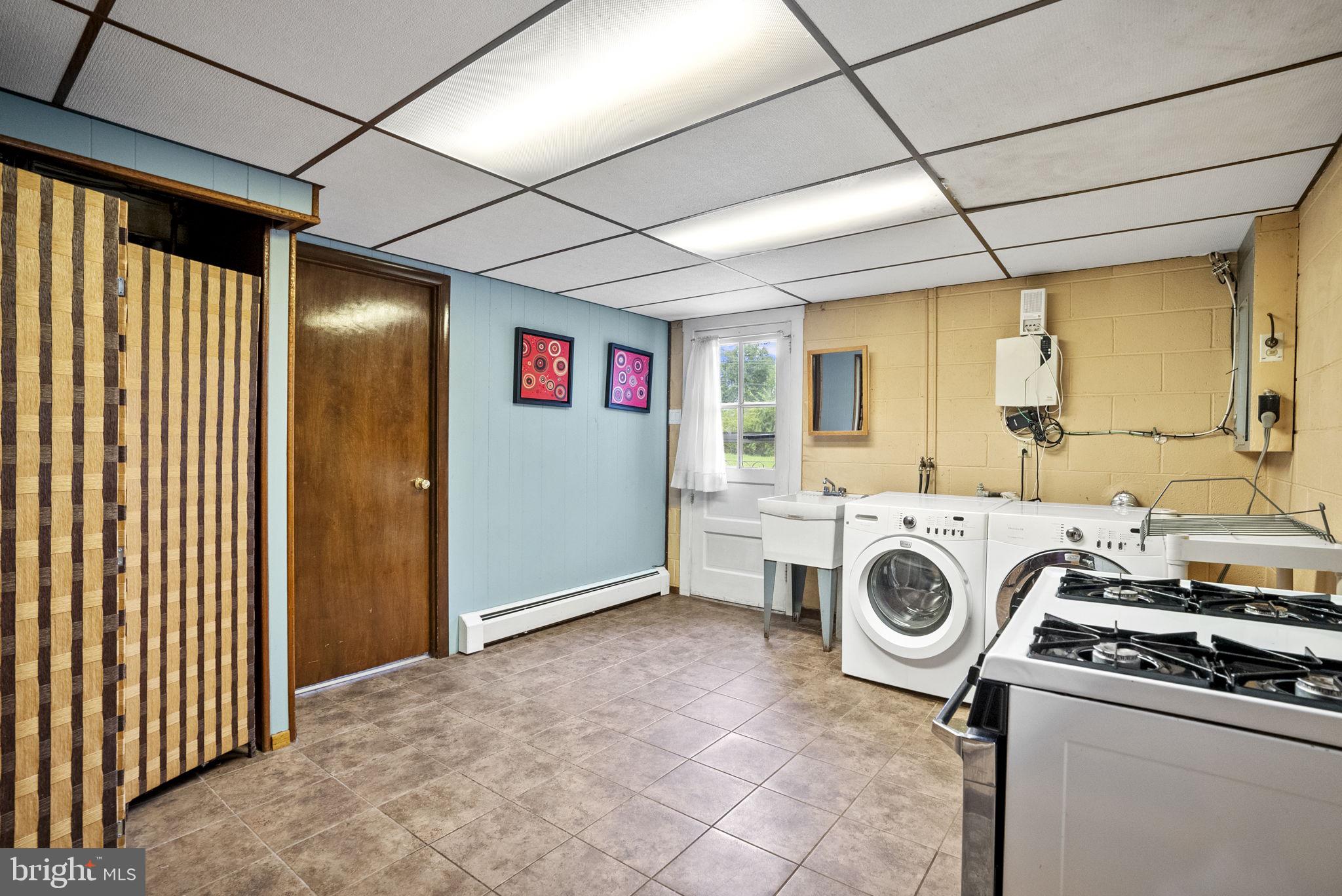 CURRAN TERRACE - Residential