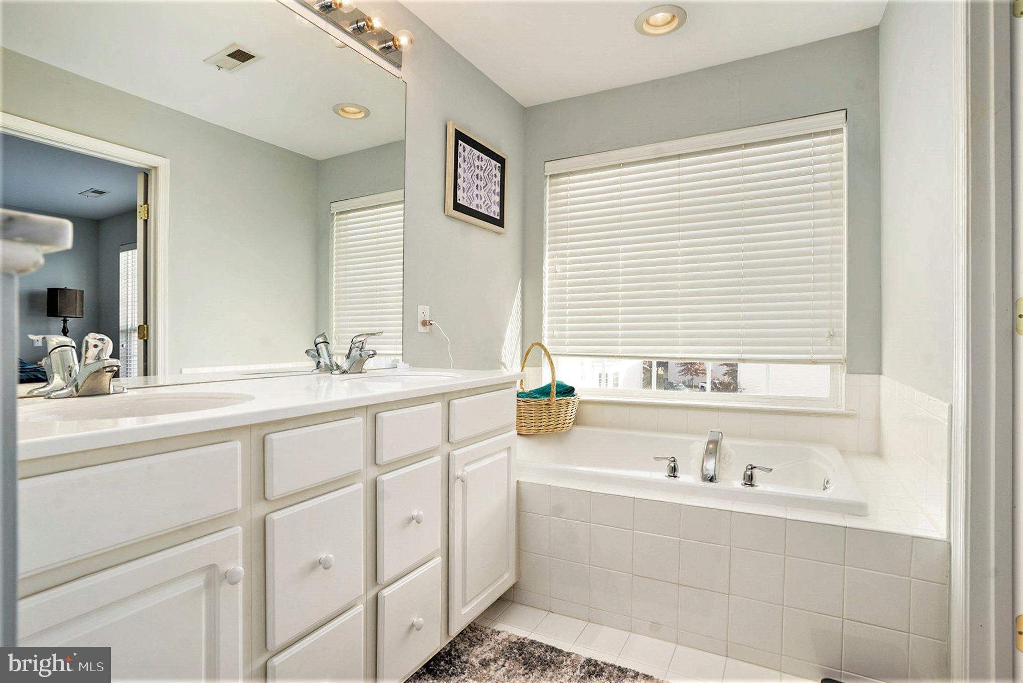 LONGFORD CROSSING - Residential