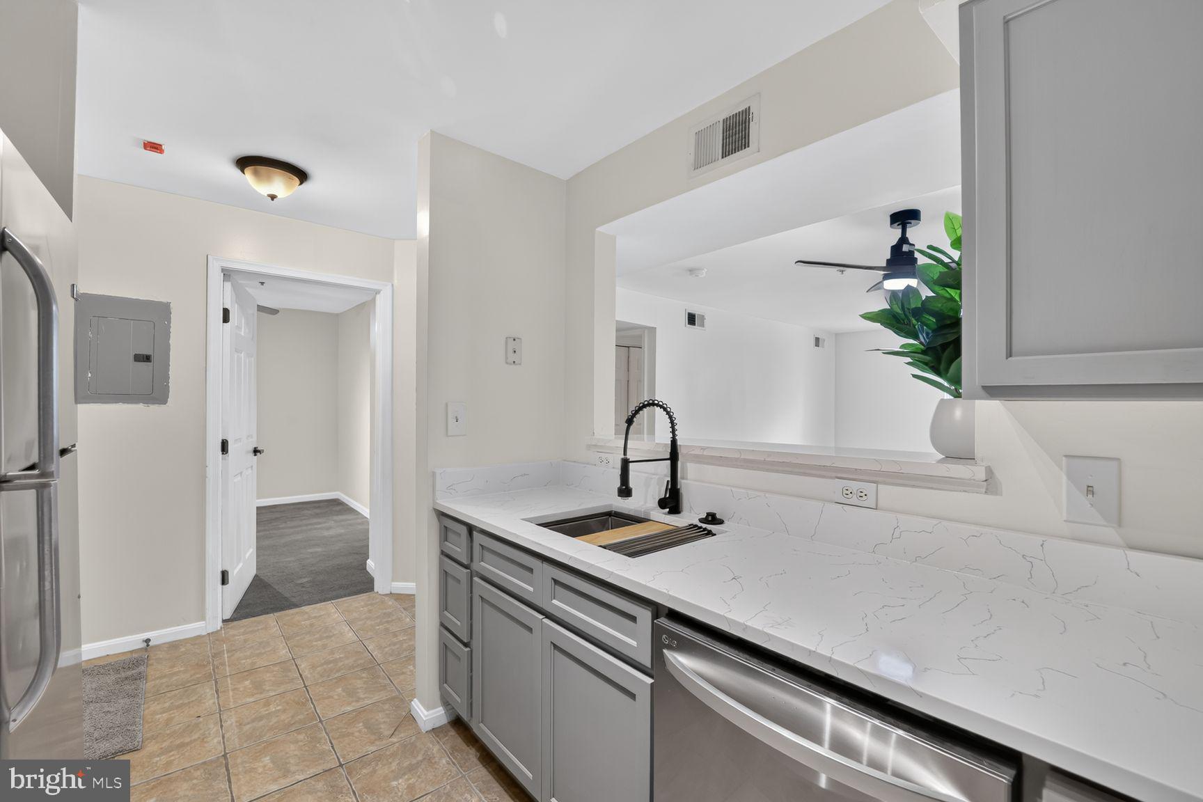 13900 FARNSWORTH LANE 4305