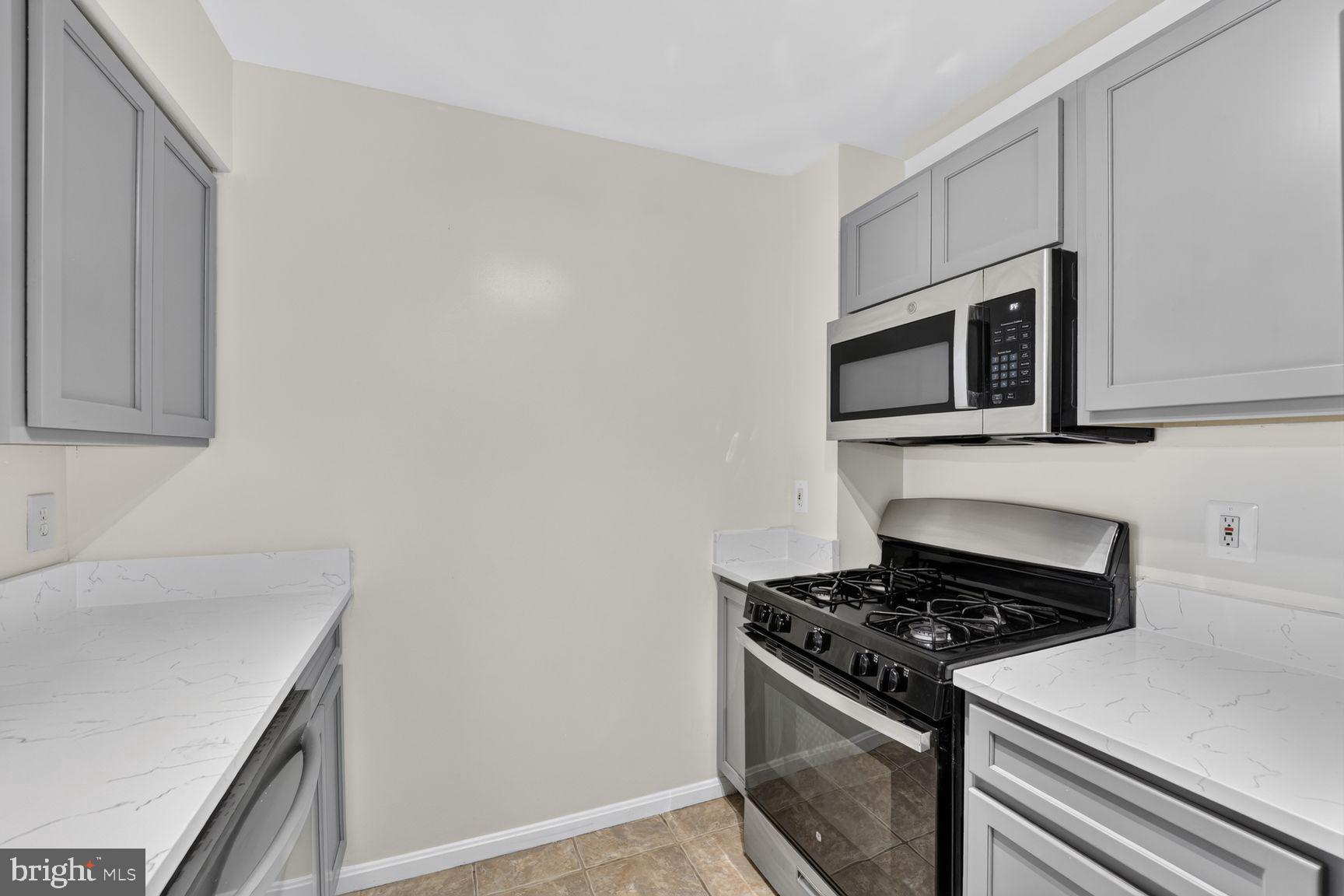 13900 FARNSWORTH LANE 4305