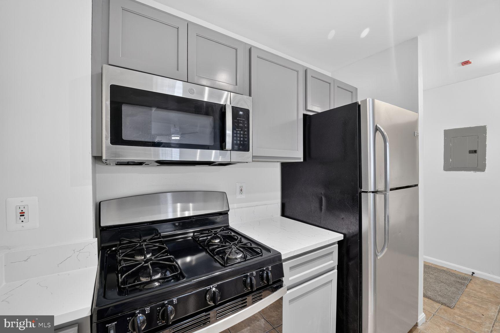 13900 FARNSWORTH LANE 4305