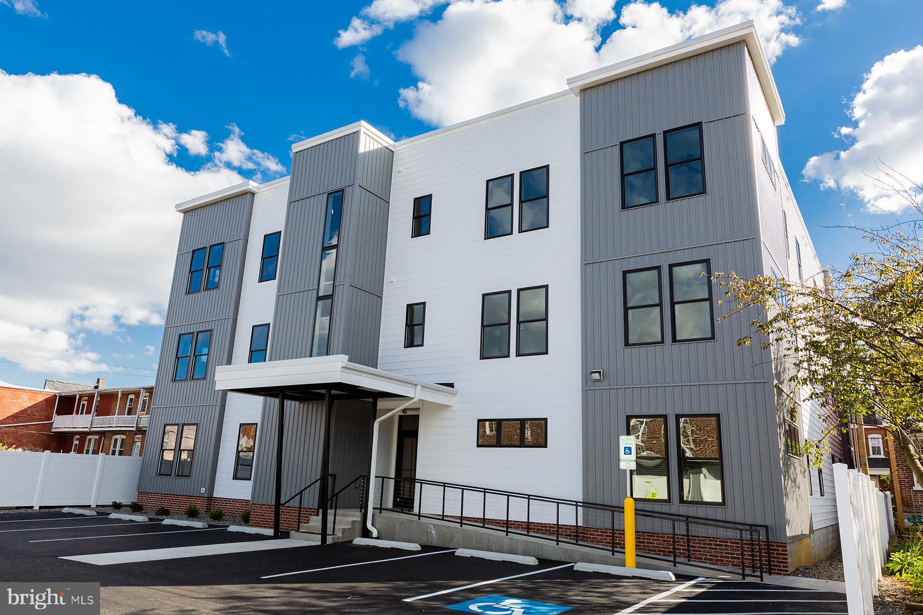 STADIUM DISTRICT - Residential Lease