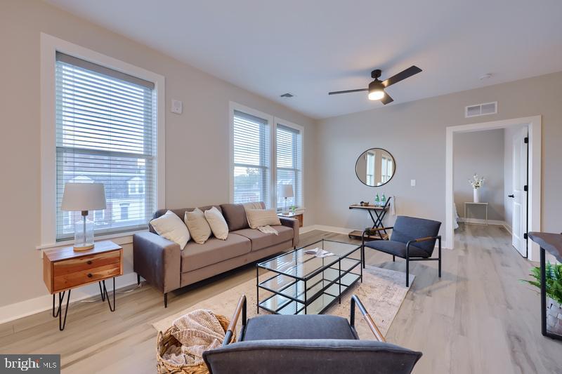 STADIUM DISTRICT - Residential Lease