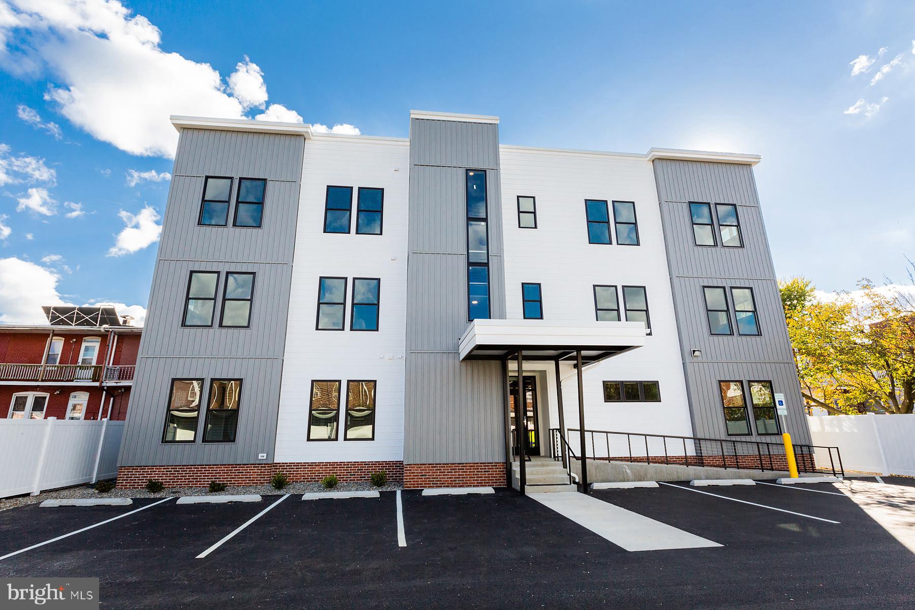 STADIUM DISTRICT - Residential Lease