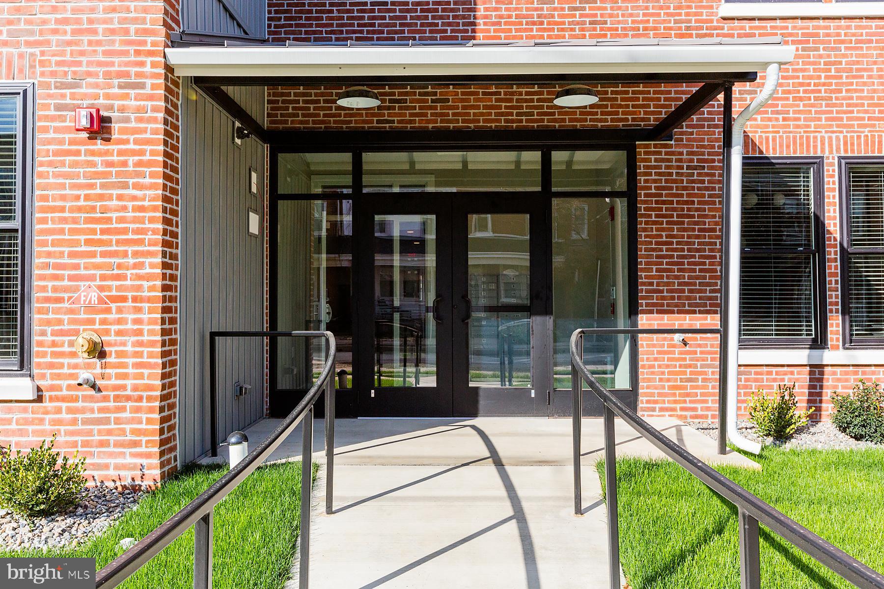 STADIUM DISTRICT - Residential Lease