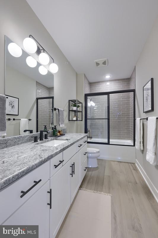 STADIUM DISTRICT - Residential Lease