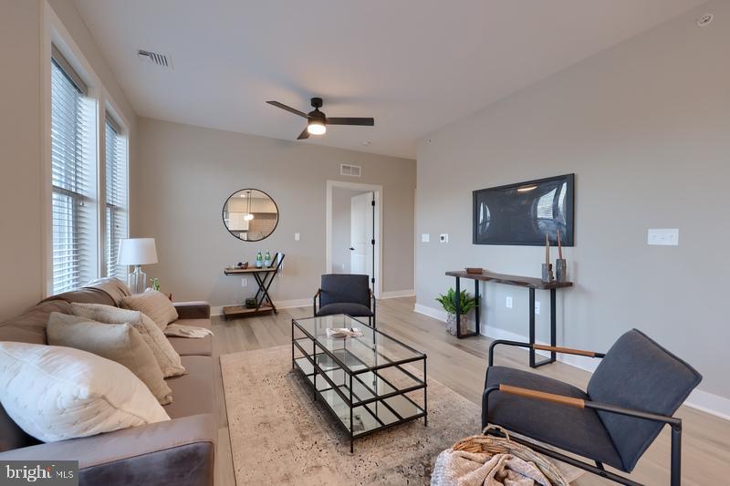 STADIUM DISTRICT - Residential Lease