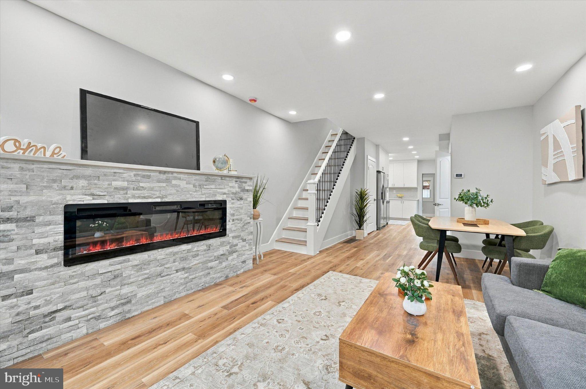 2526 CORAL STREET