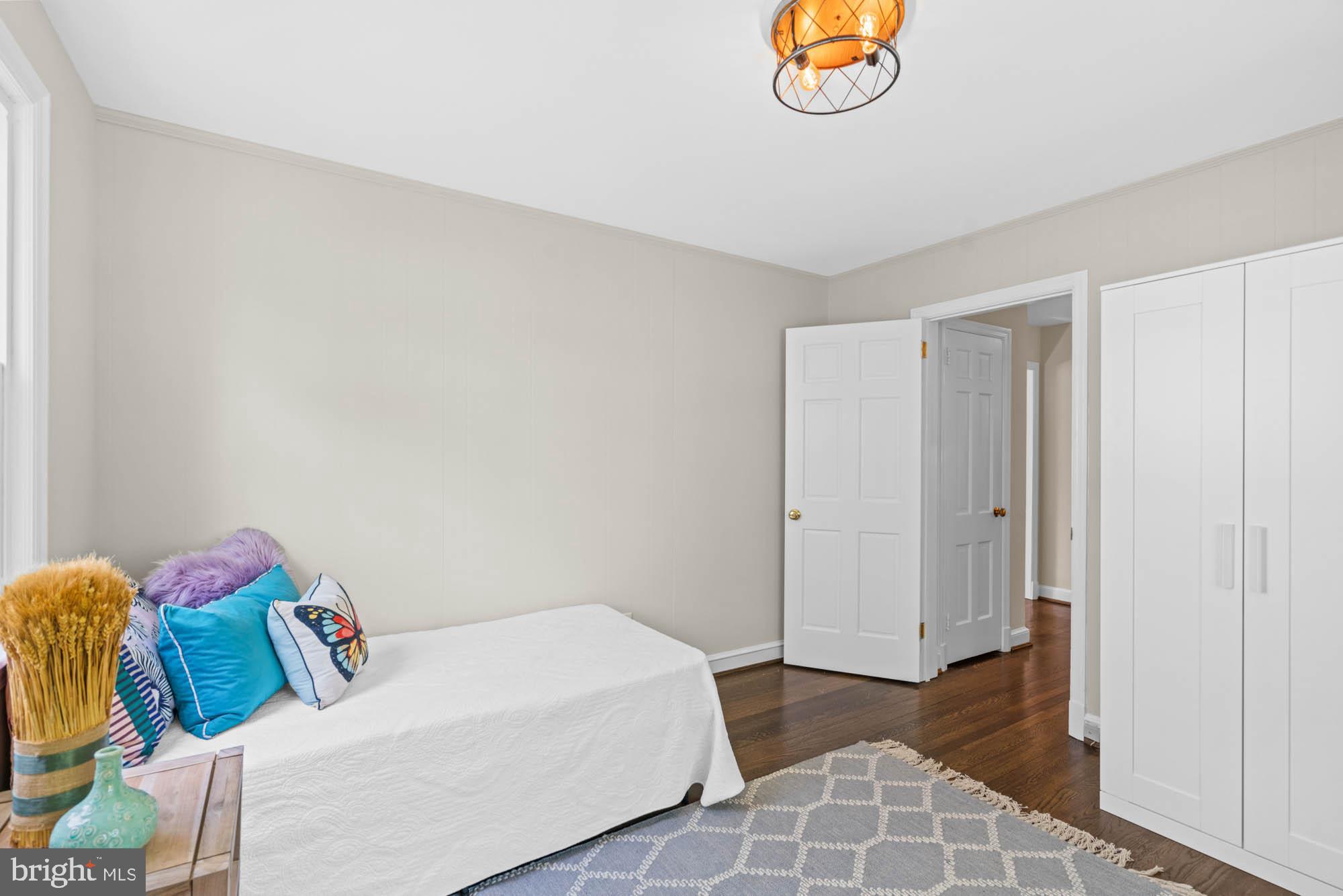 CHEVY CHASE VILLAGE - Residential