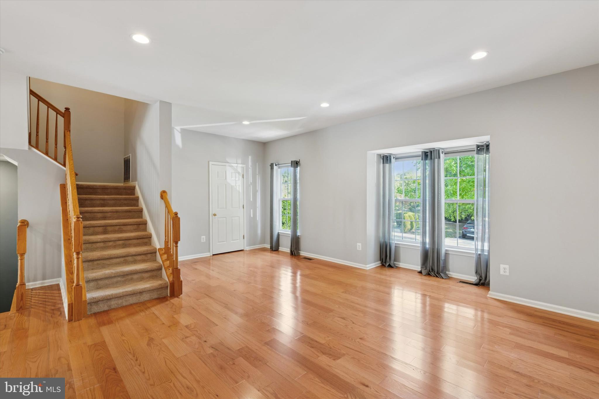 DEVON COURT - Residential