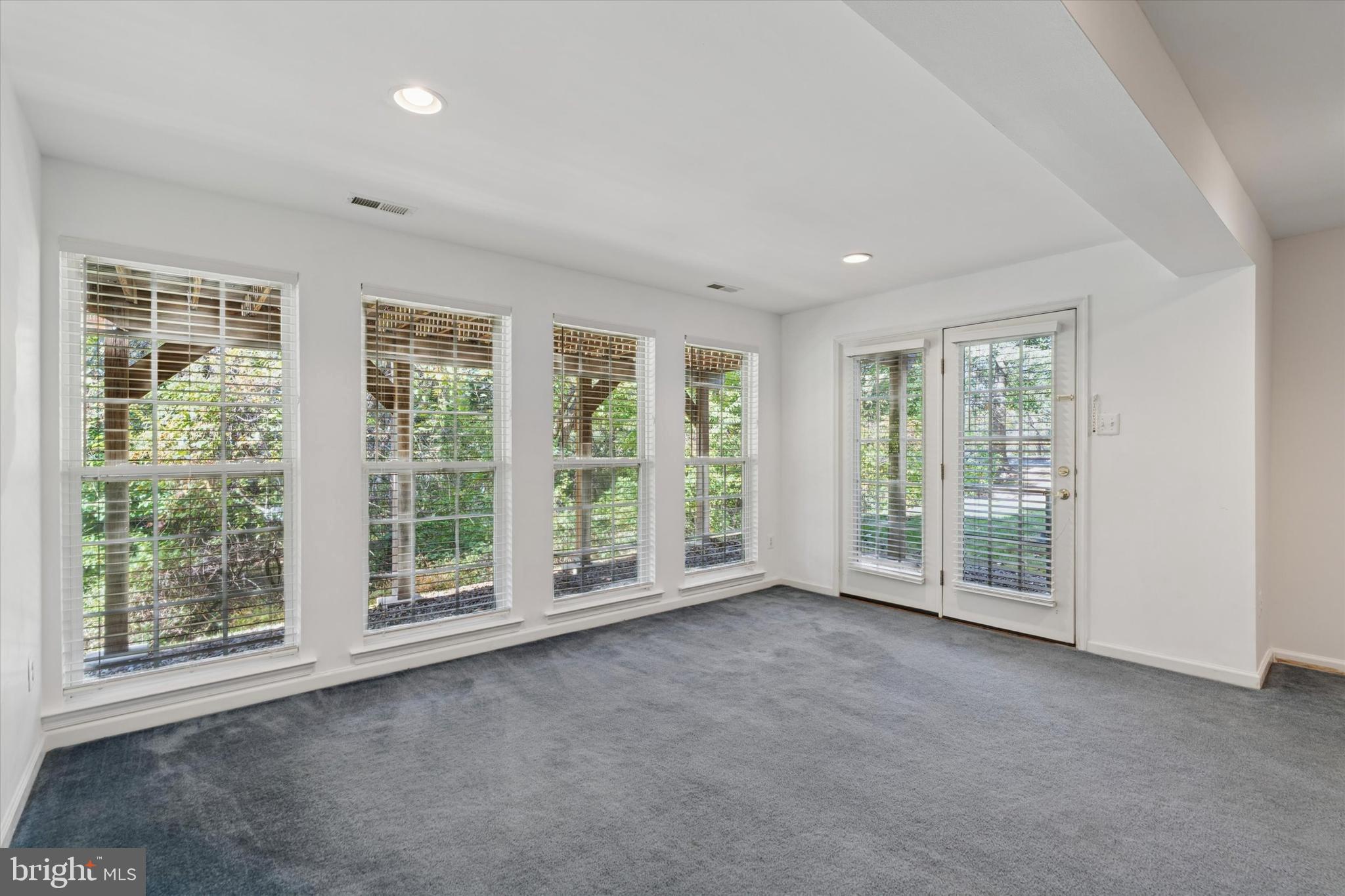 DEVON COURT - Residential