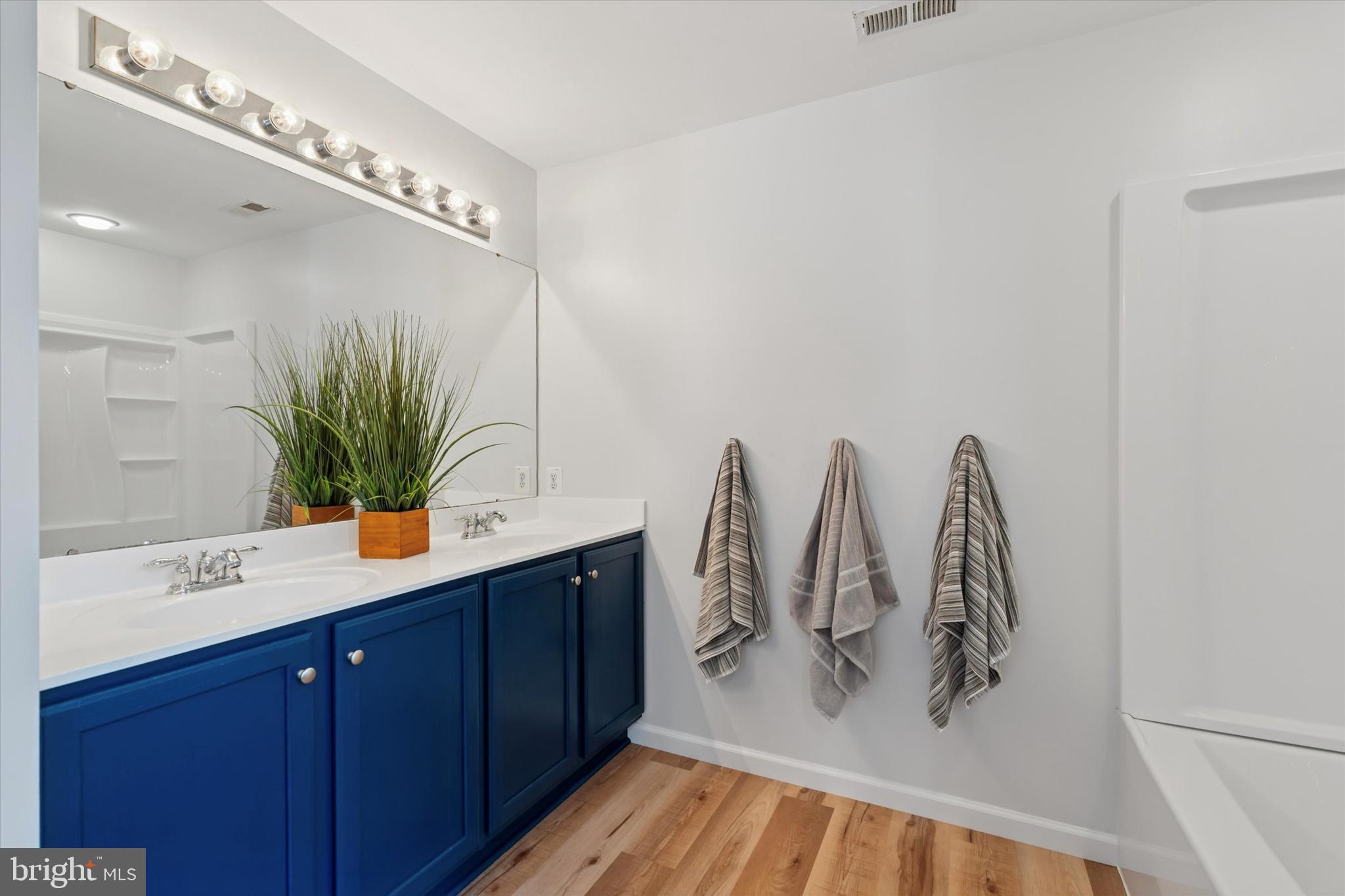 DEVON COURT - Residential