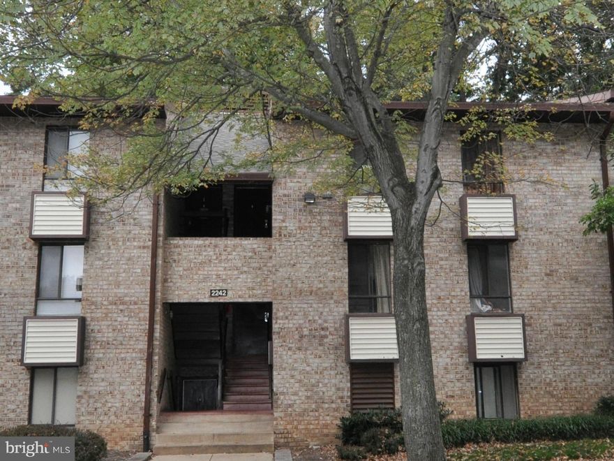 LOCATION, LOCATION, LOCATION -  MINUTES TO RESTON TOWN CENTER & SILVER LINE METRO, BUSES, SCHOOLS, TRAILS & BACK TO TREES -  2 BR/2 FULL BATH CONDO - FRESHLY PAINTED. NEW CARPET